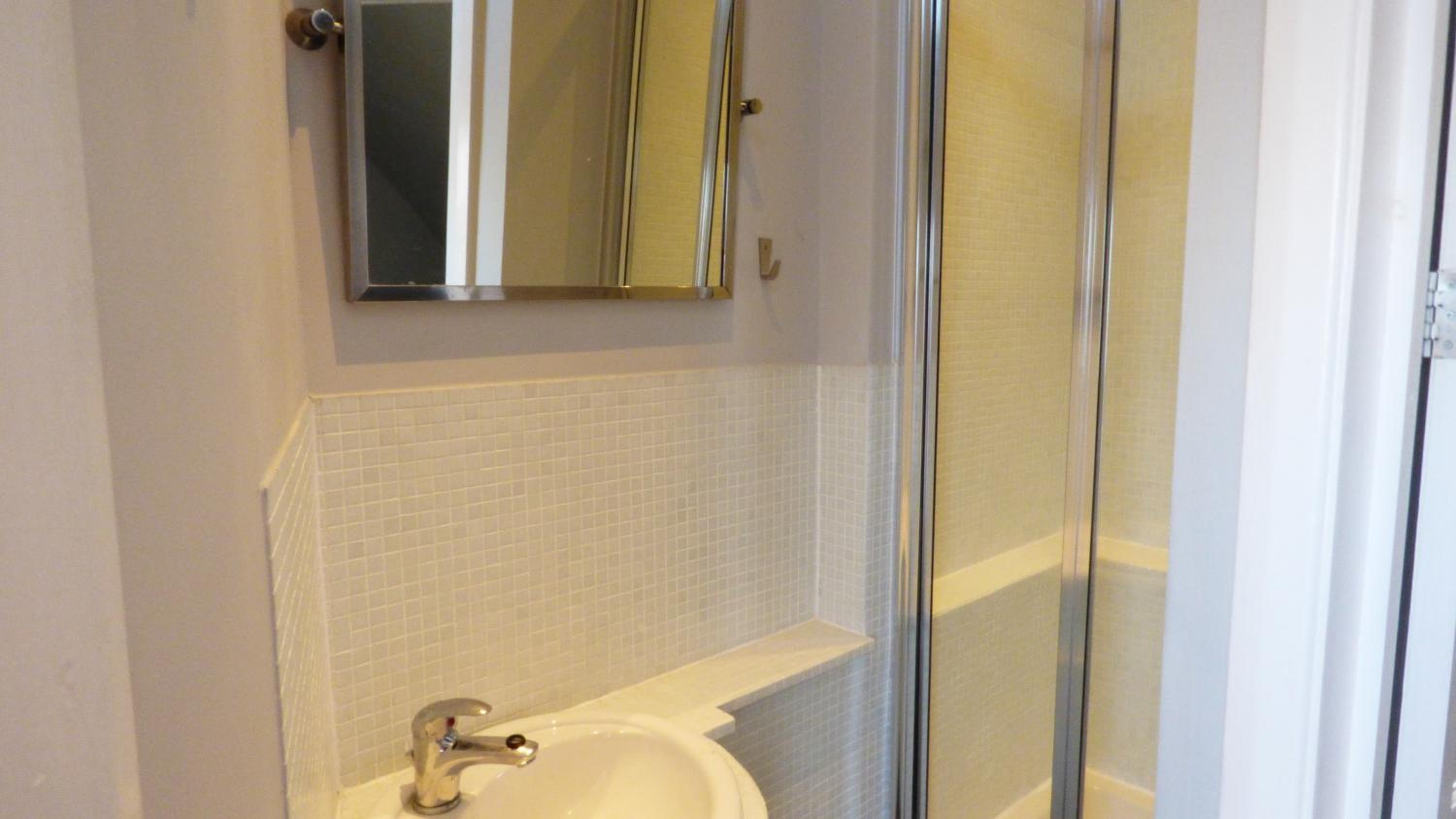 Trendy 2 Bedroom apartment in vibrant Shoreditch, central London zone 1 free WiFi - sleeps 4+2