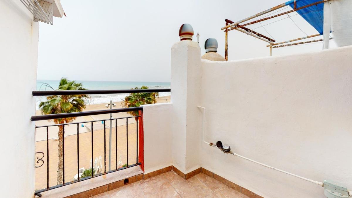Apartamento en primera linea de playa de Villajoyosa photo 2