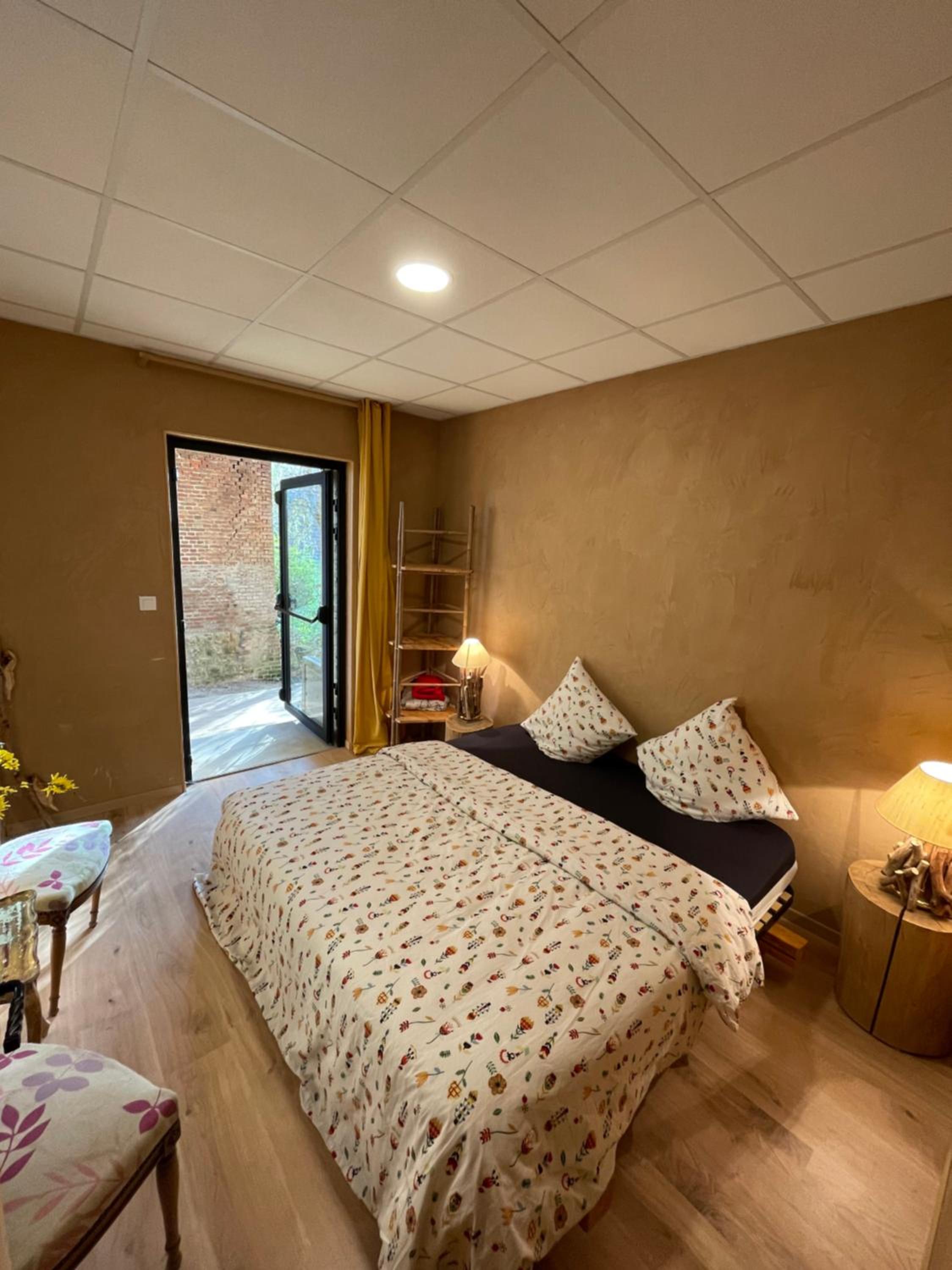 Double room on farm (La ferme du Tao) view 3