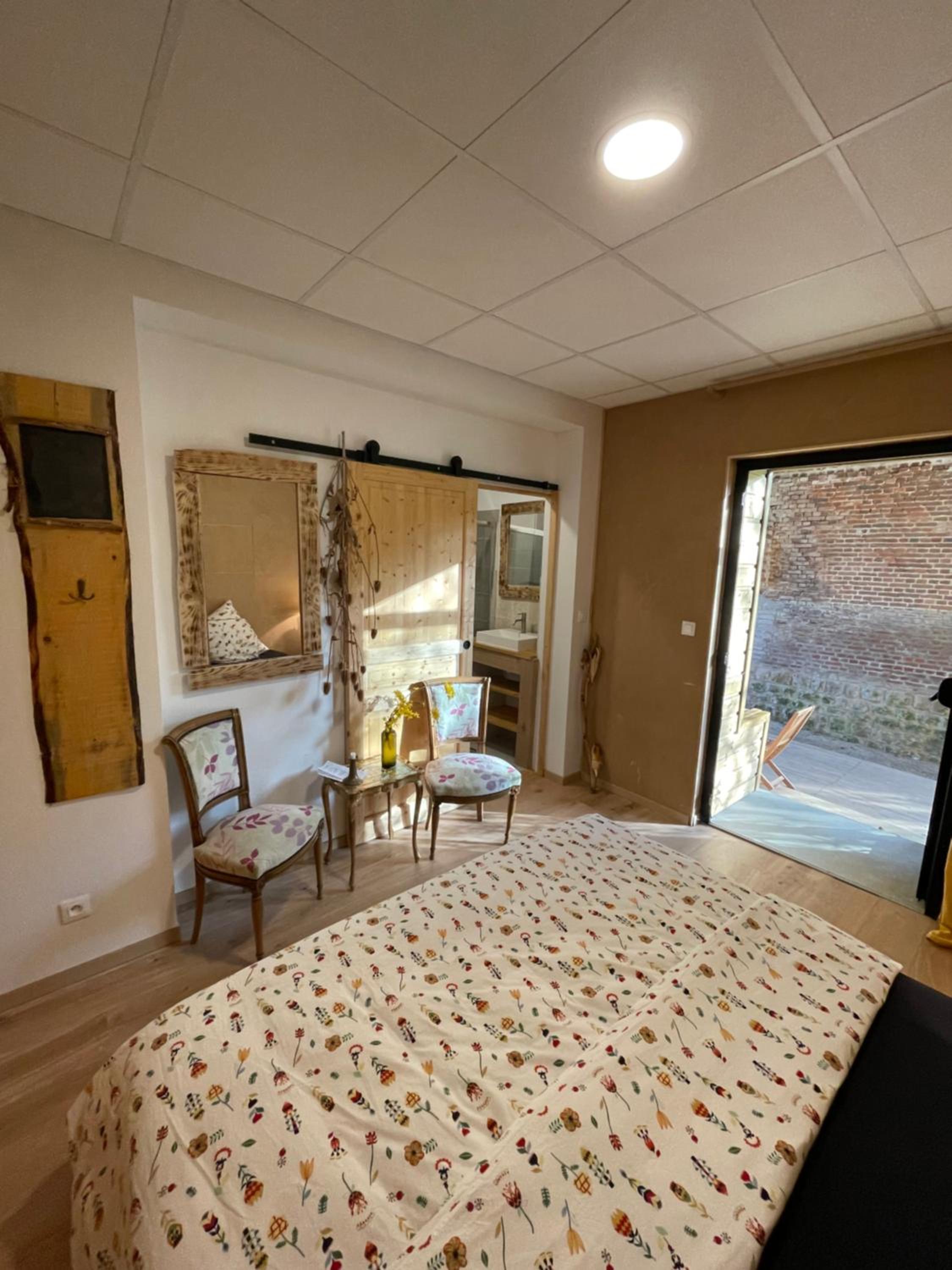 Double room on farm (La ferme du Tao) view 4