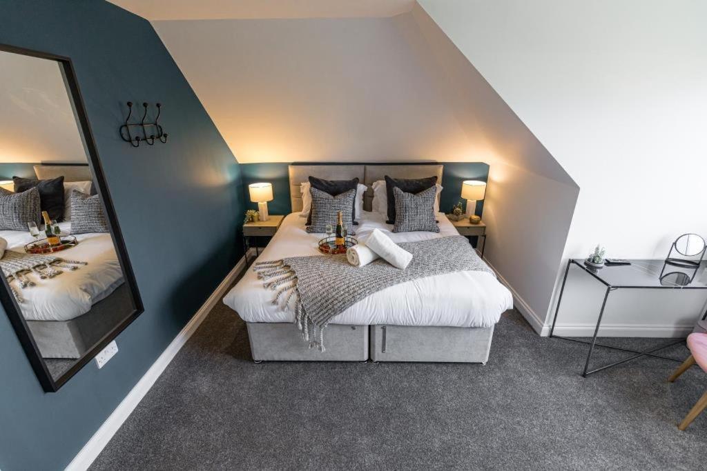 THE PENTHOUSE by BOURNECOAST - A Stylish Coastal Penthouse with a Balcony, SEA VIEWS and Parking - Just 10 Minutes Walk to the Sandy Beaches - FM8407 view 2