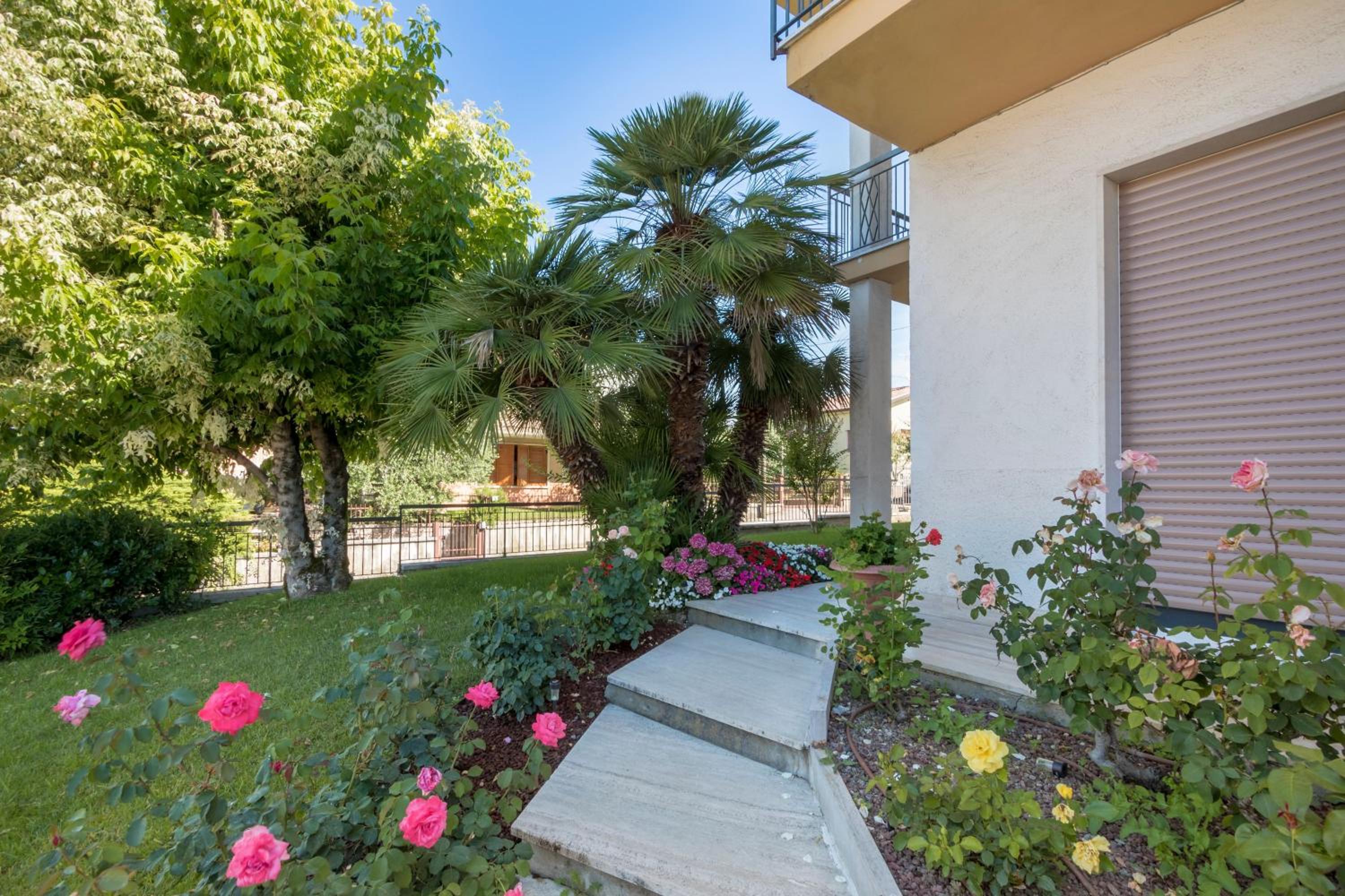 La Maison de Mely with garden view 4