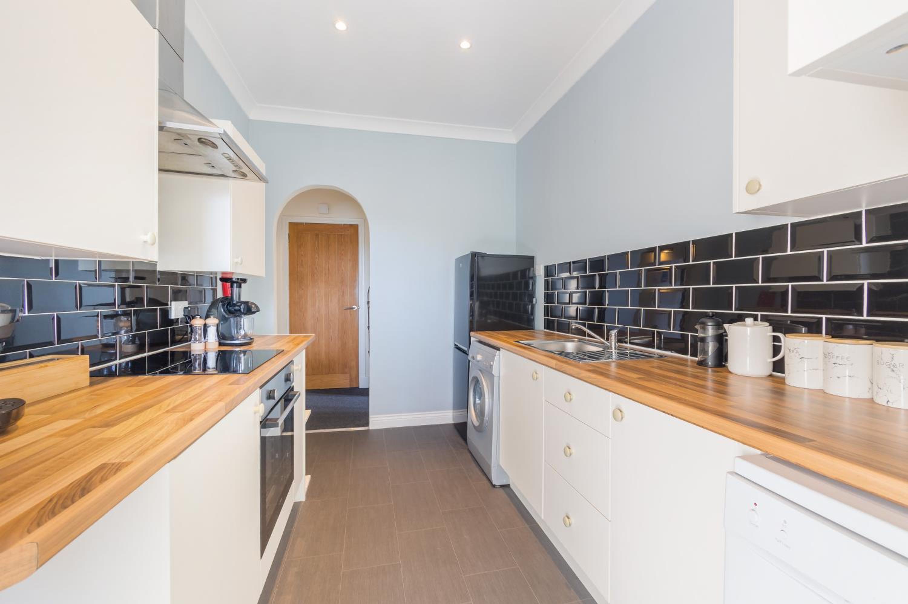 Beautiful traditional apartment close to beach & golf, stunning views & free off-street parking