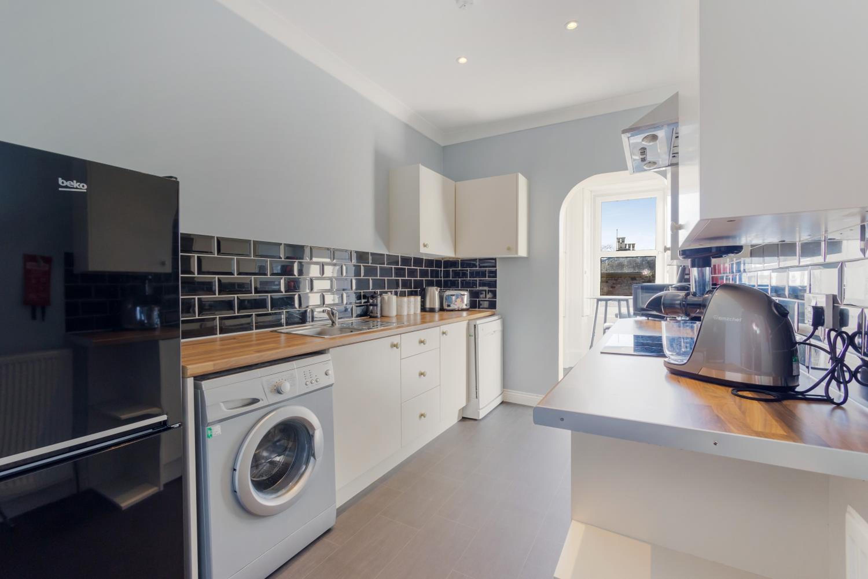 Beautiful traditional apartment close to beach & golf, stunning views & free off-street parking