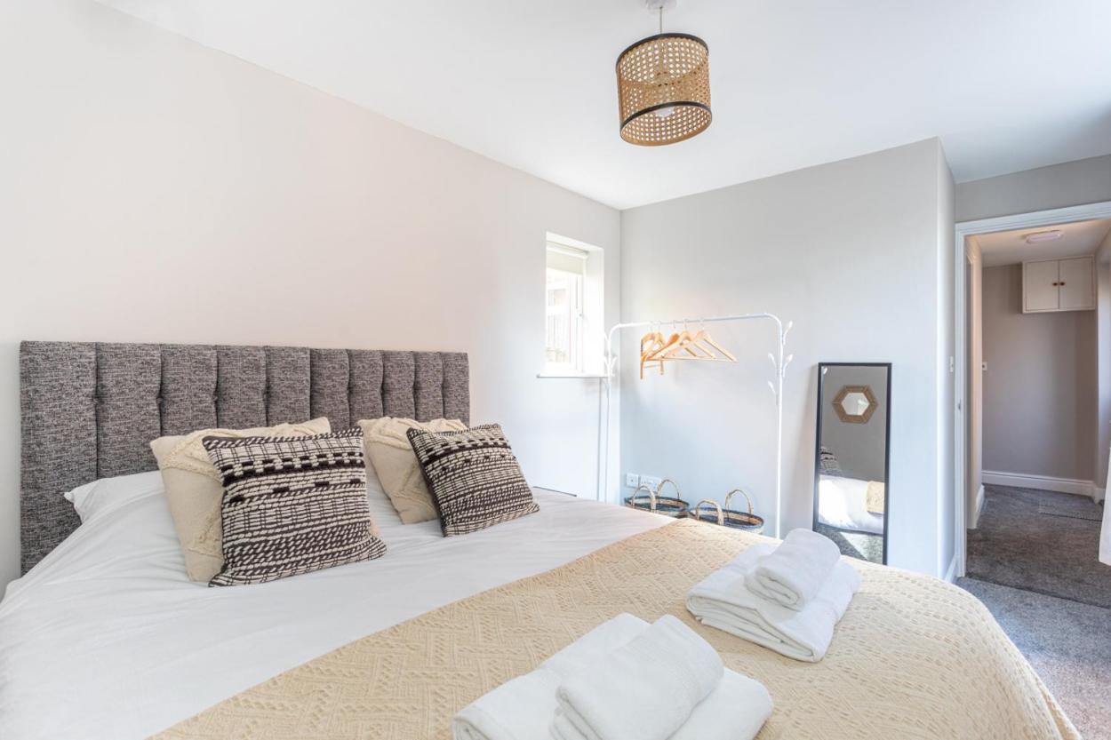 Queens Road 2 Bed apartments Central Richmond view 2