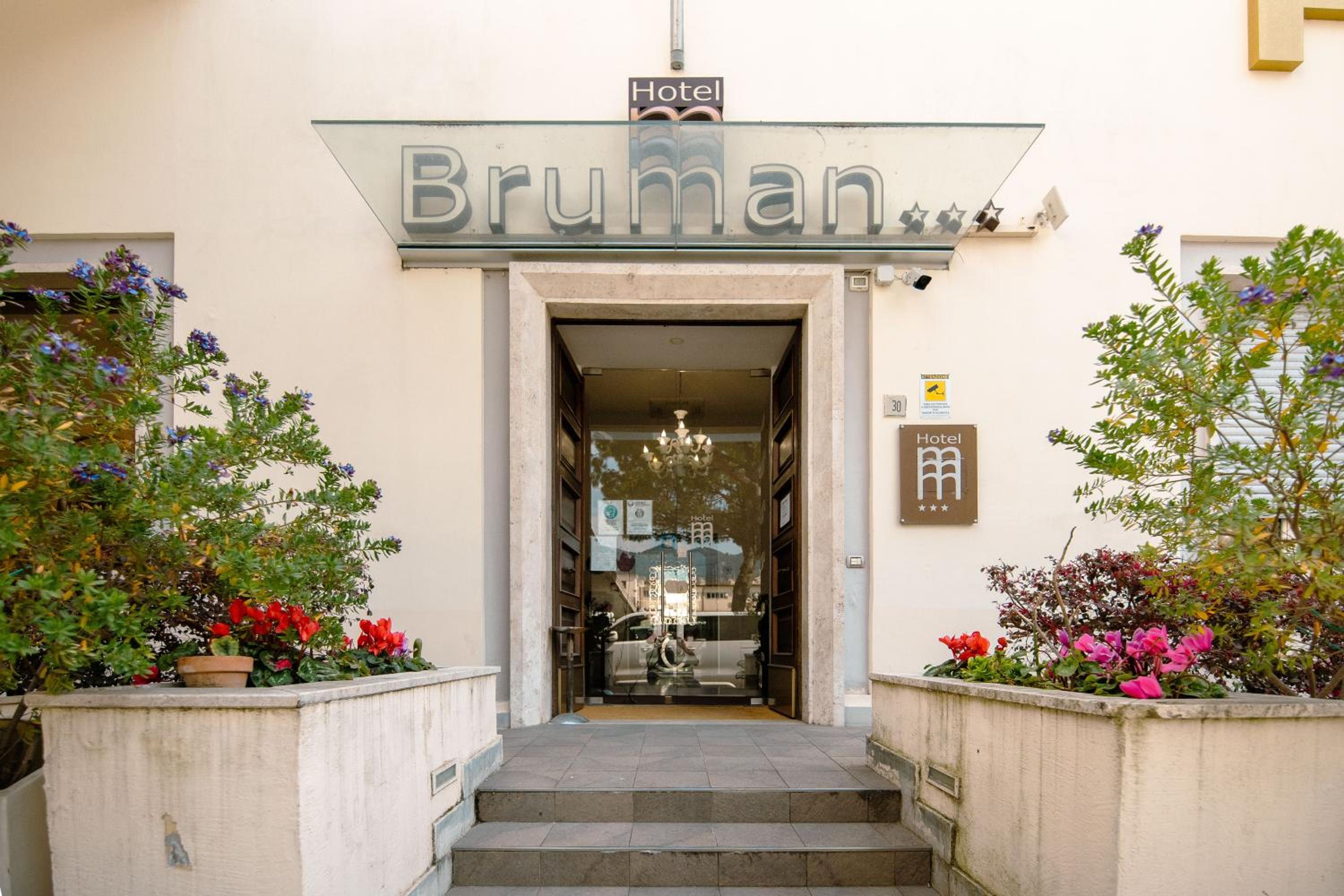 Hotel Bruman Salerno - Image 1