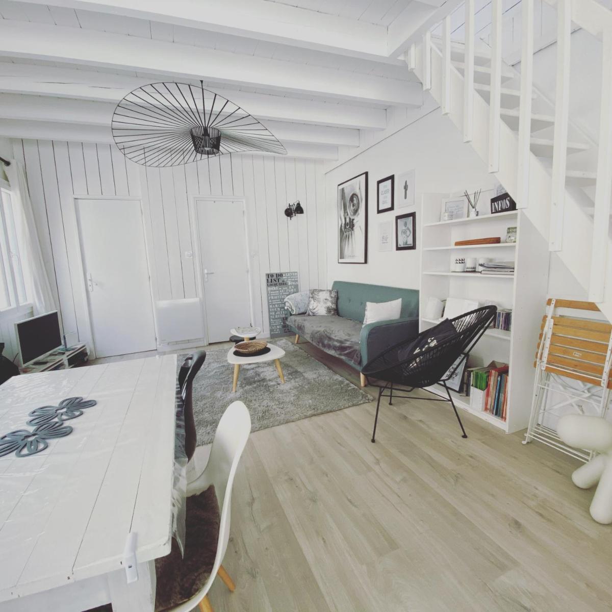 White and Sea Lodge view 4