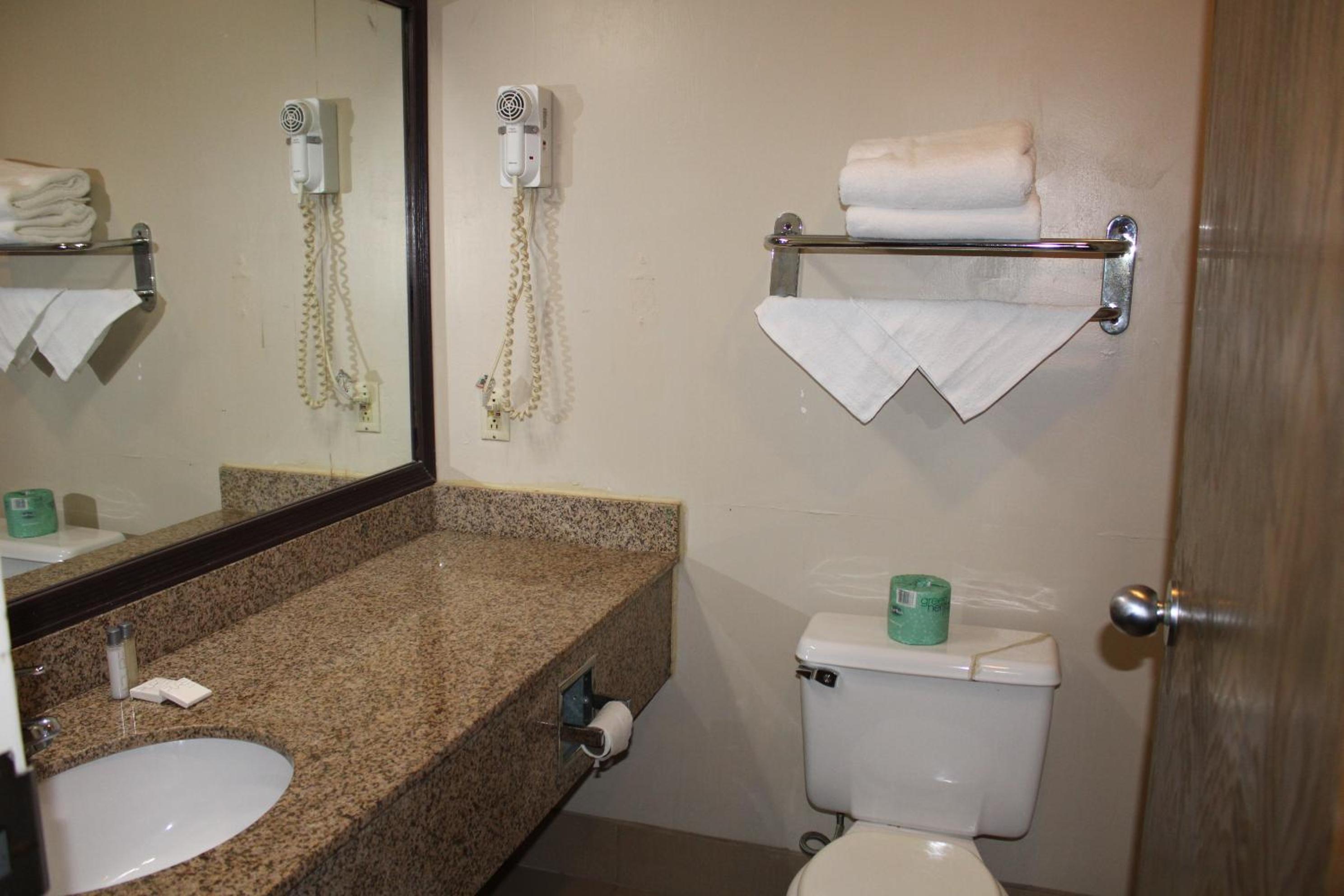 Hagerstown Vacations - Apm Inn  Suites - Property Image 1
