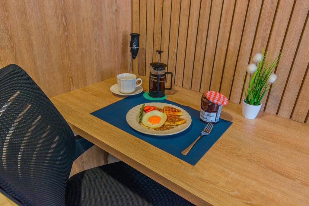 Luxury Suite in El Poblado Co-Work, Gym, Fast WiFi view 2