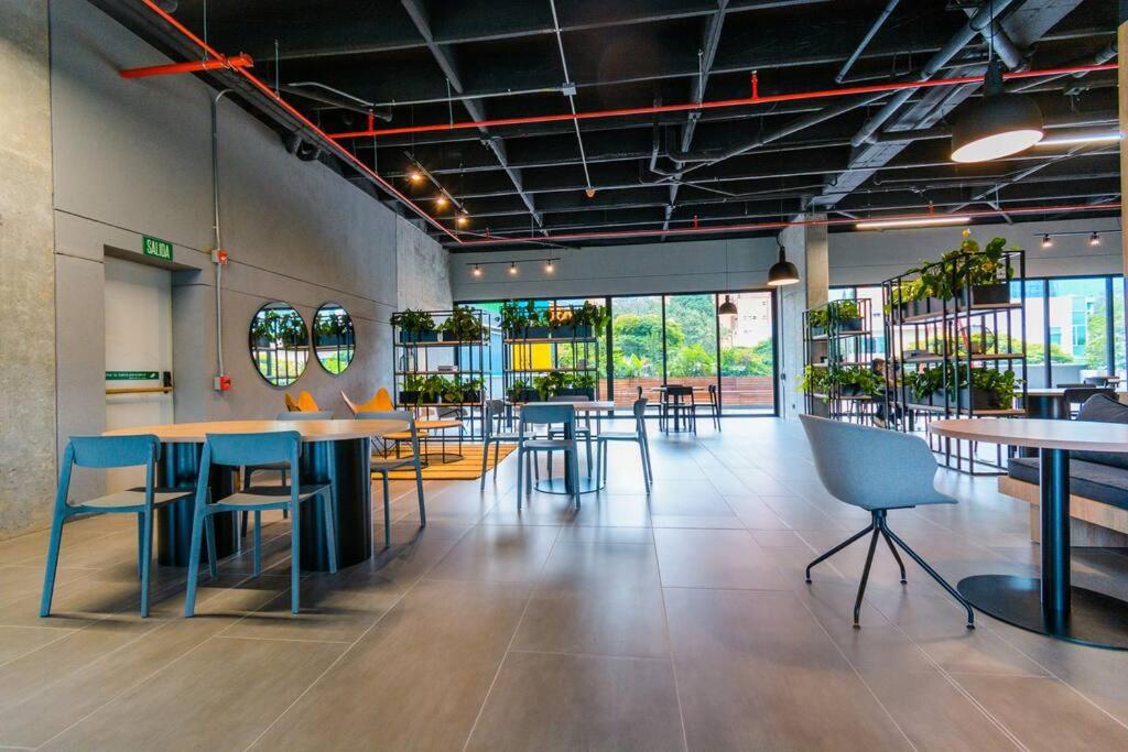 Luxury Suite in El Poblado Co-Work, Gym, Fast WiFi view 4