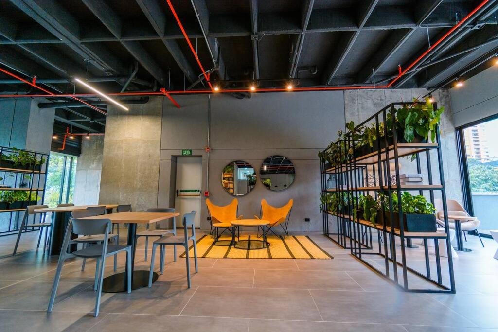 Luxury Suite in El Poblado Co-Work, Gym, Fast WiFi view 5