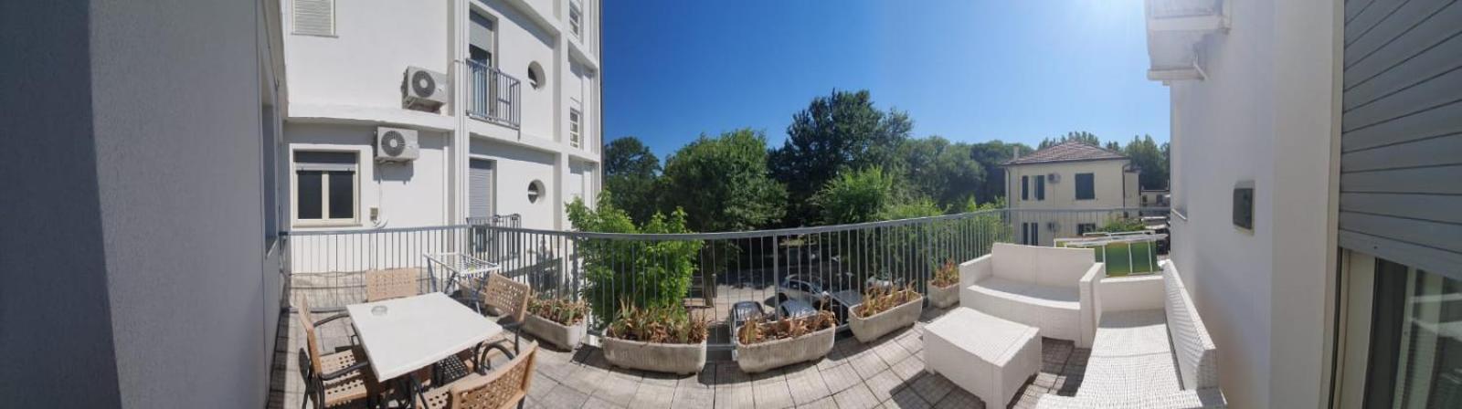 balcony