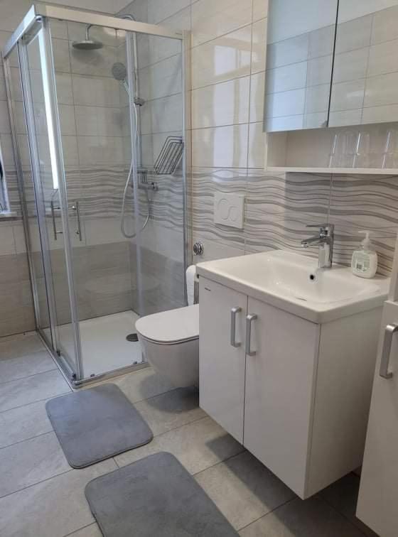 Apartma Uhanje pri Božičevih