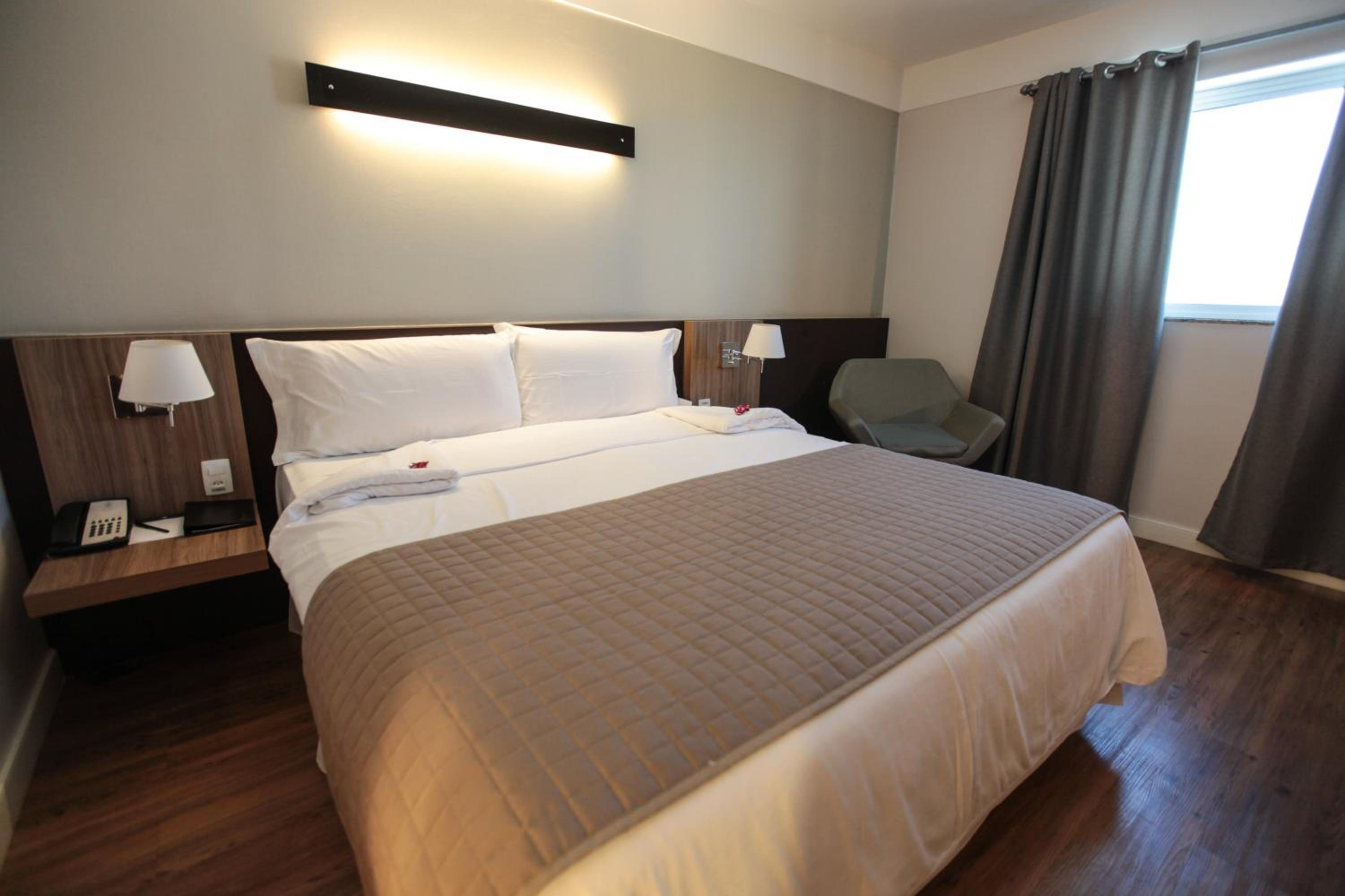 Delmond Hotel - Property Image 2