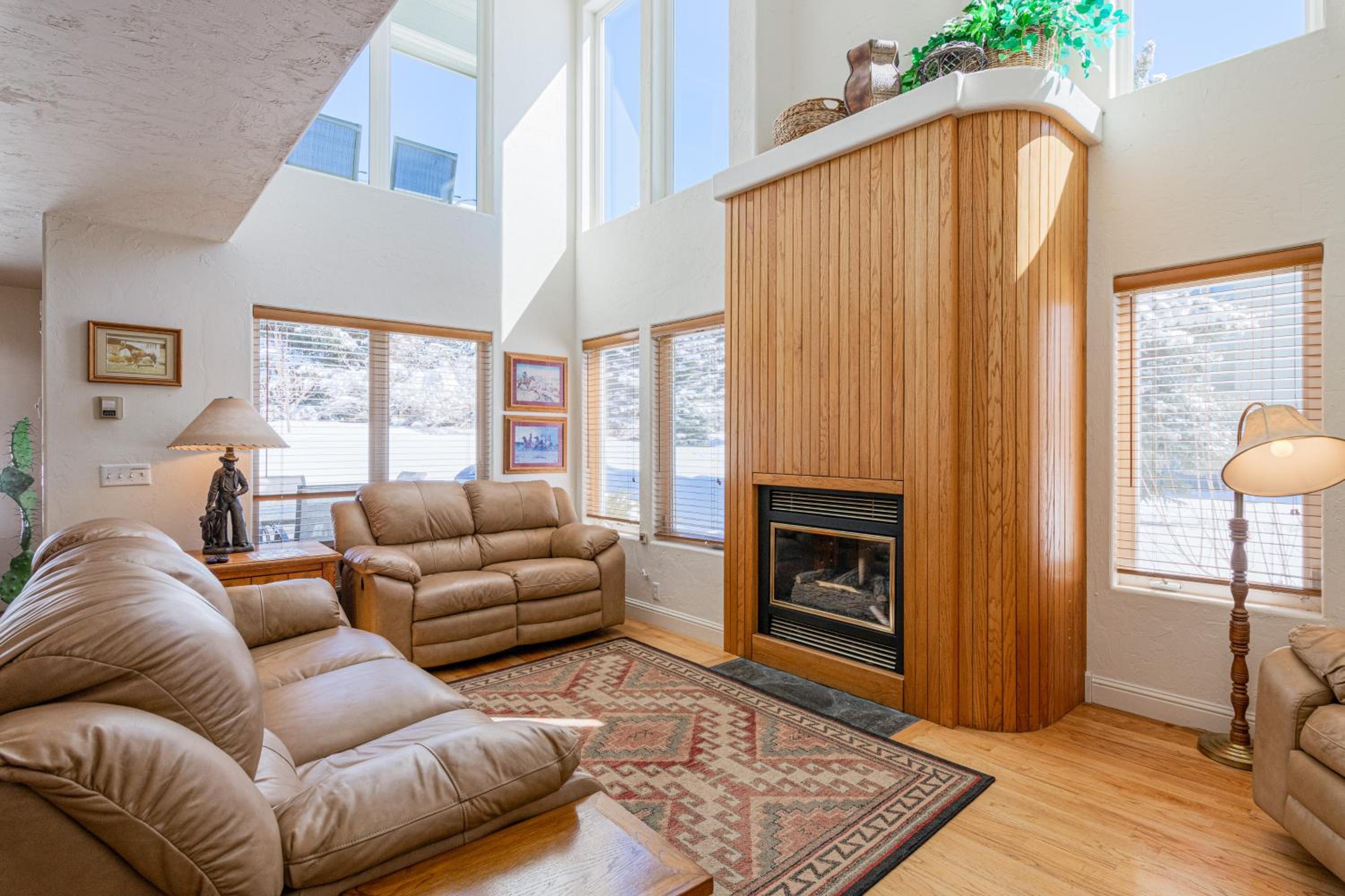 Year-Round Base with Balcony and Mtn Views in Driggs!
