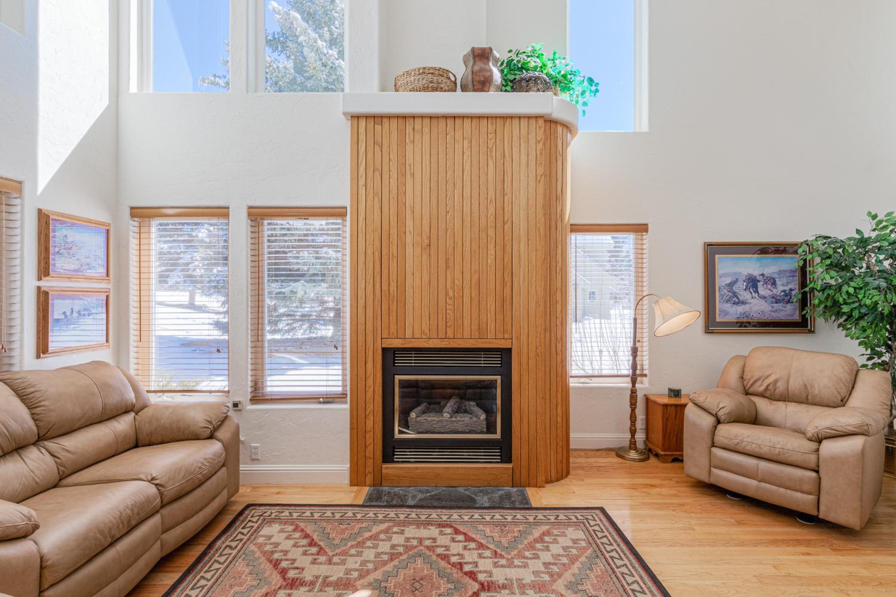 Year-Round Base with Balcony and Mtn Views in Driggs!