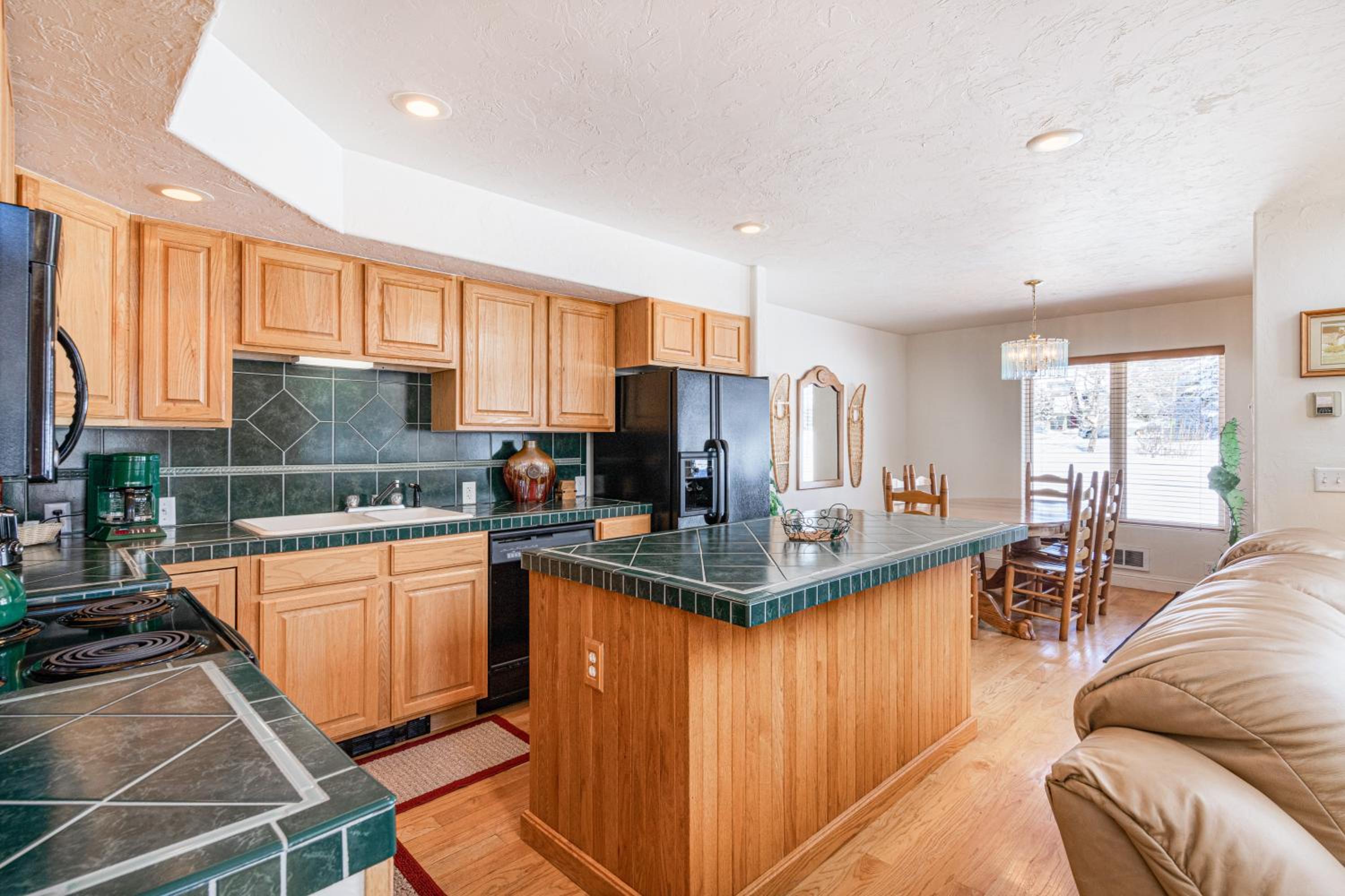 Year-Round Base with Balcony and Mtn Views in Driggs!
