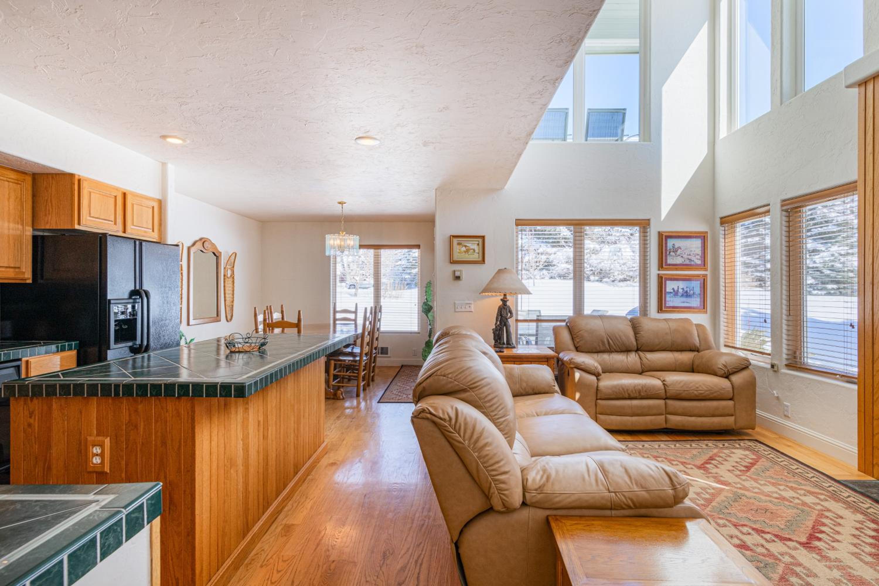Year-Round Base with Balcony and Mtn Views in Driggs!