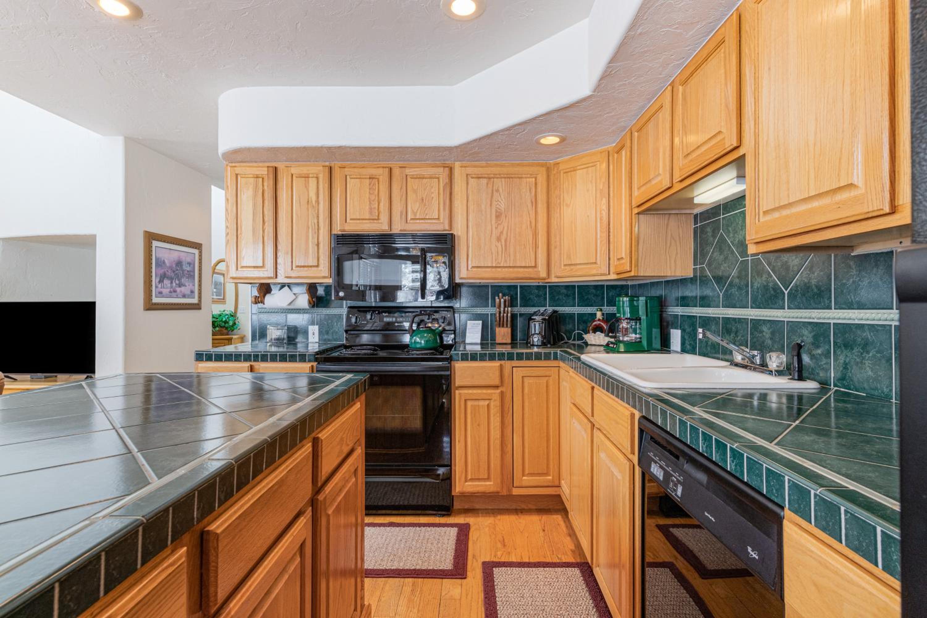 Year-Round Base with Balcony and Mtn Views in Driggs!