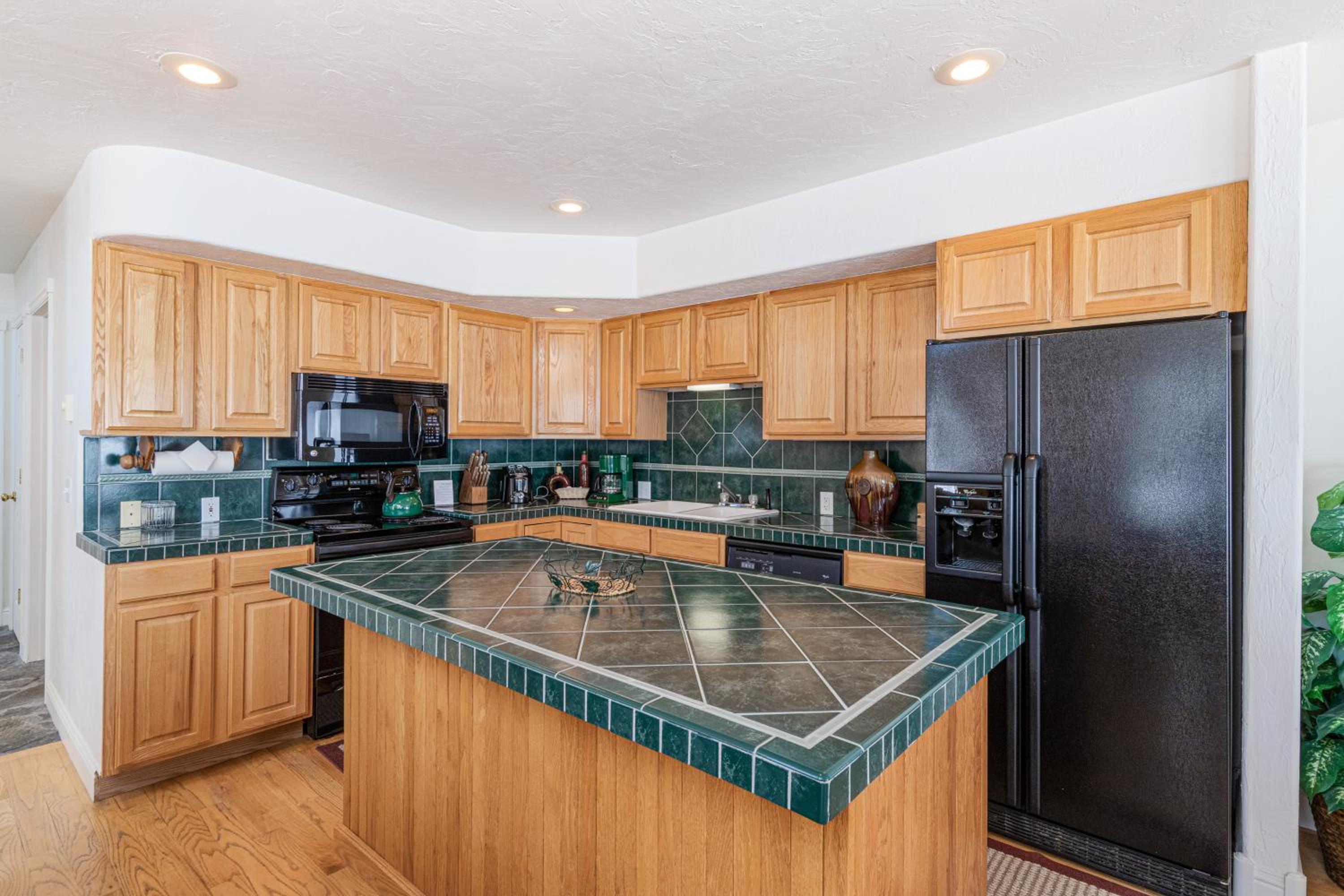 Year-Round Base with Balcony and Mtn Views in Driggs!