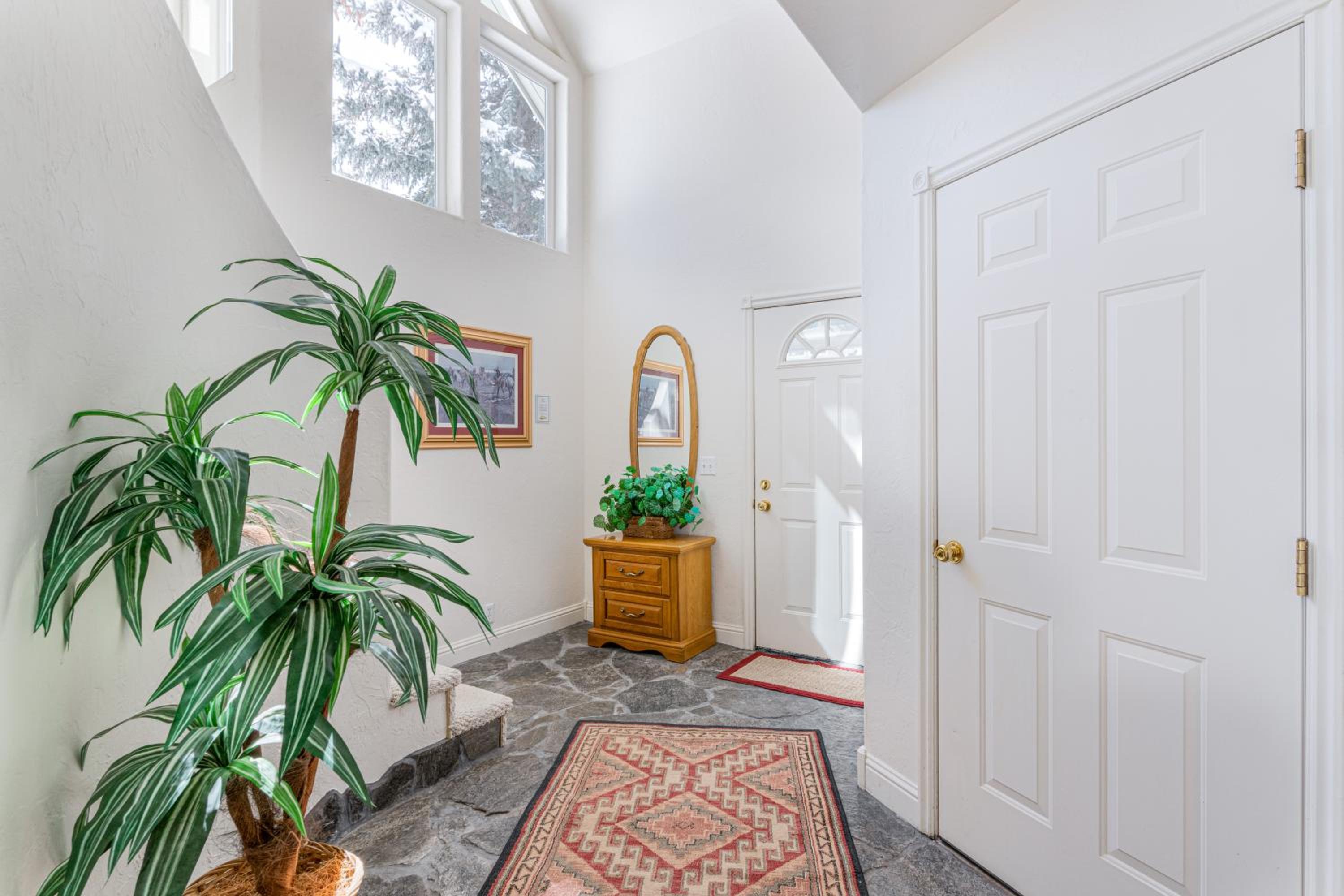 Year-Round Base with Balcony and Mtn Views in Driggs!