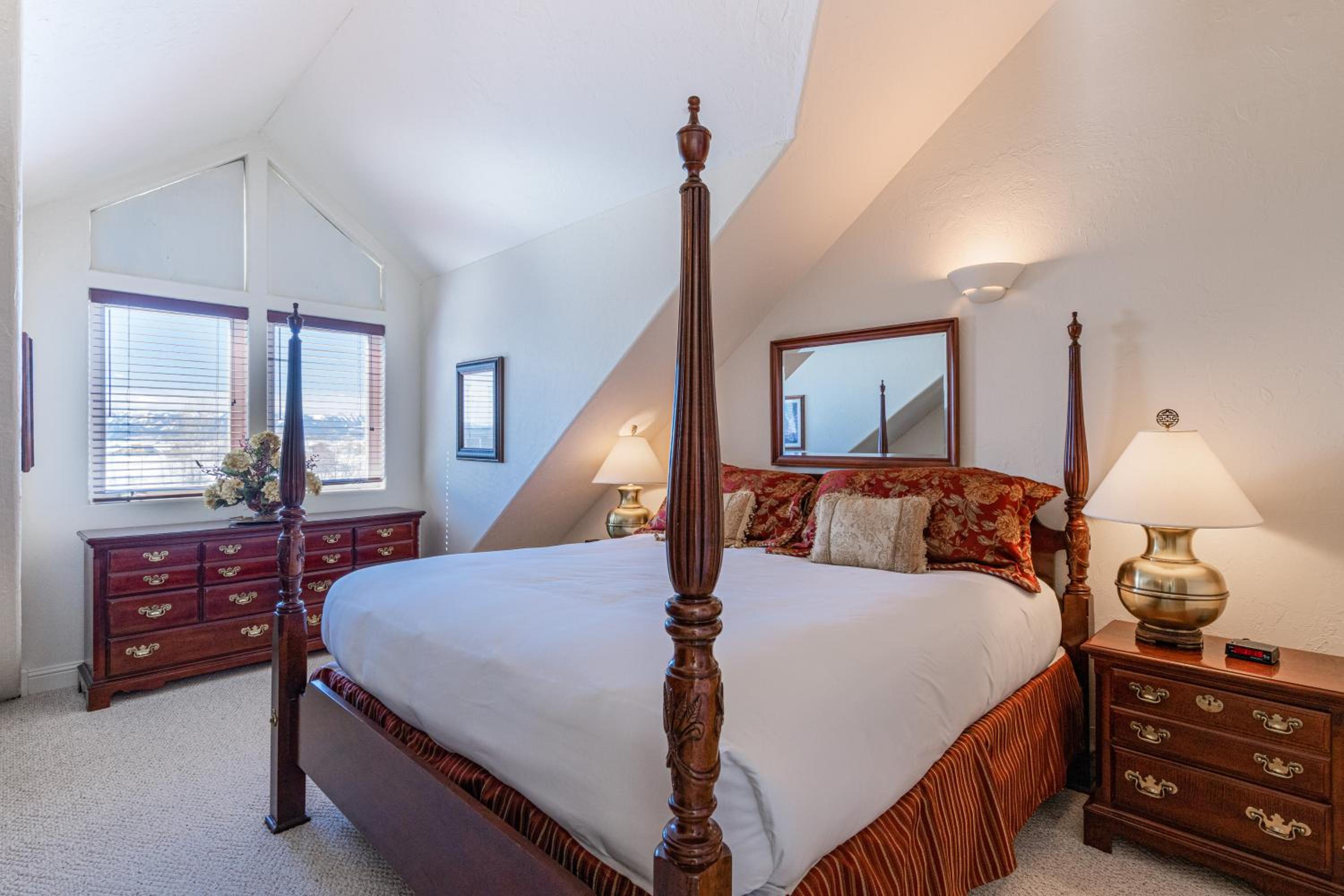 Year-Round Base with Balcony and Mtn Views in Driggs!