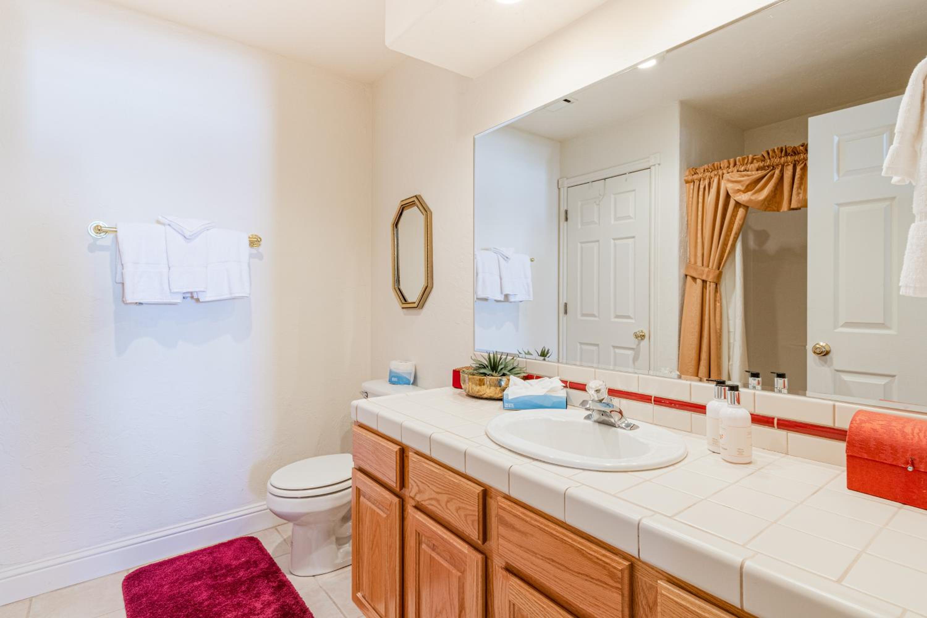 Year-Round Base with Balcony and Mtn Views in Driggs!