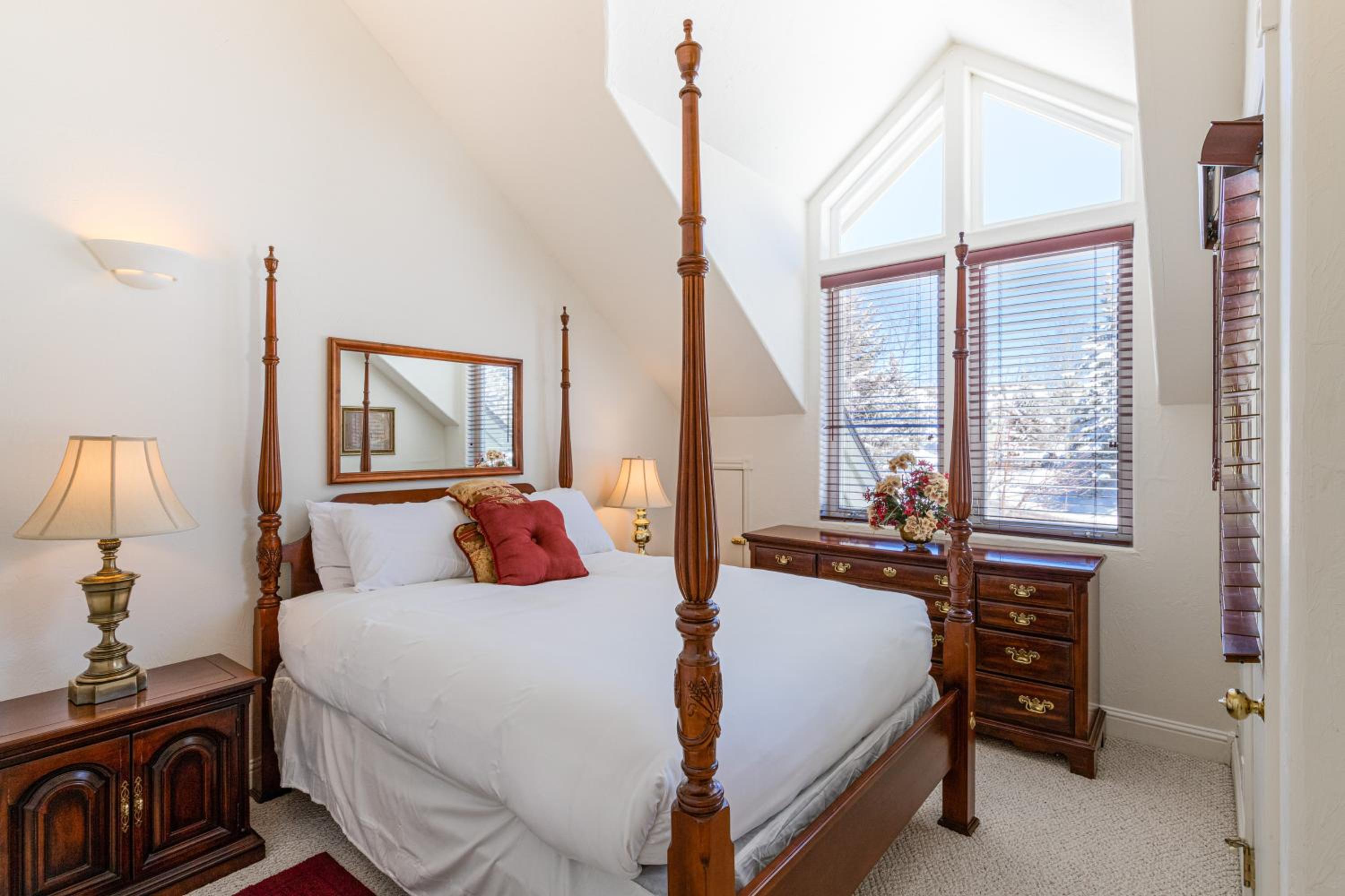 Year-Round Base with Balcony and Mtn Views in Driggs!