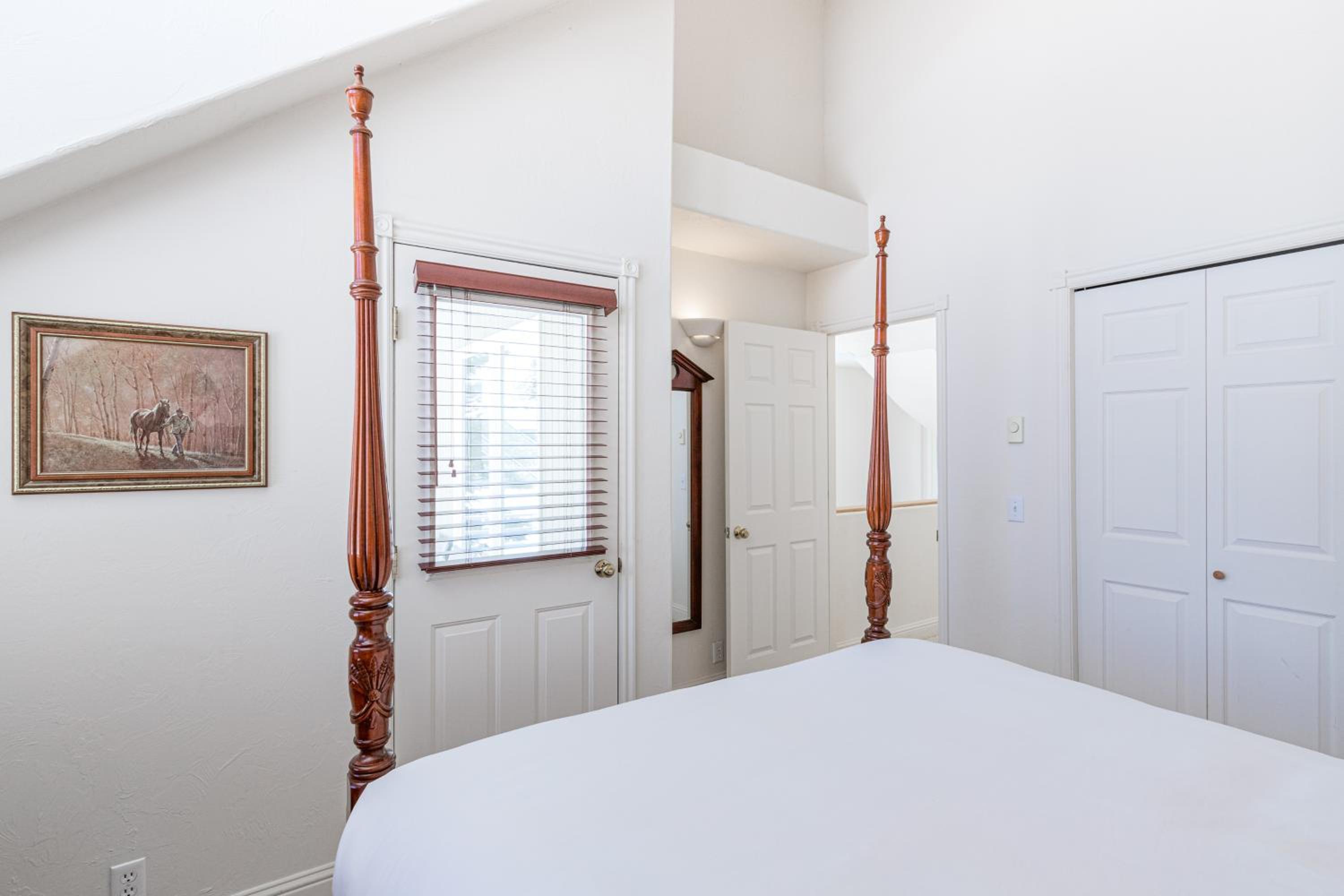 Year-Round Base with Balcony and Mtn Views in Driggs!