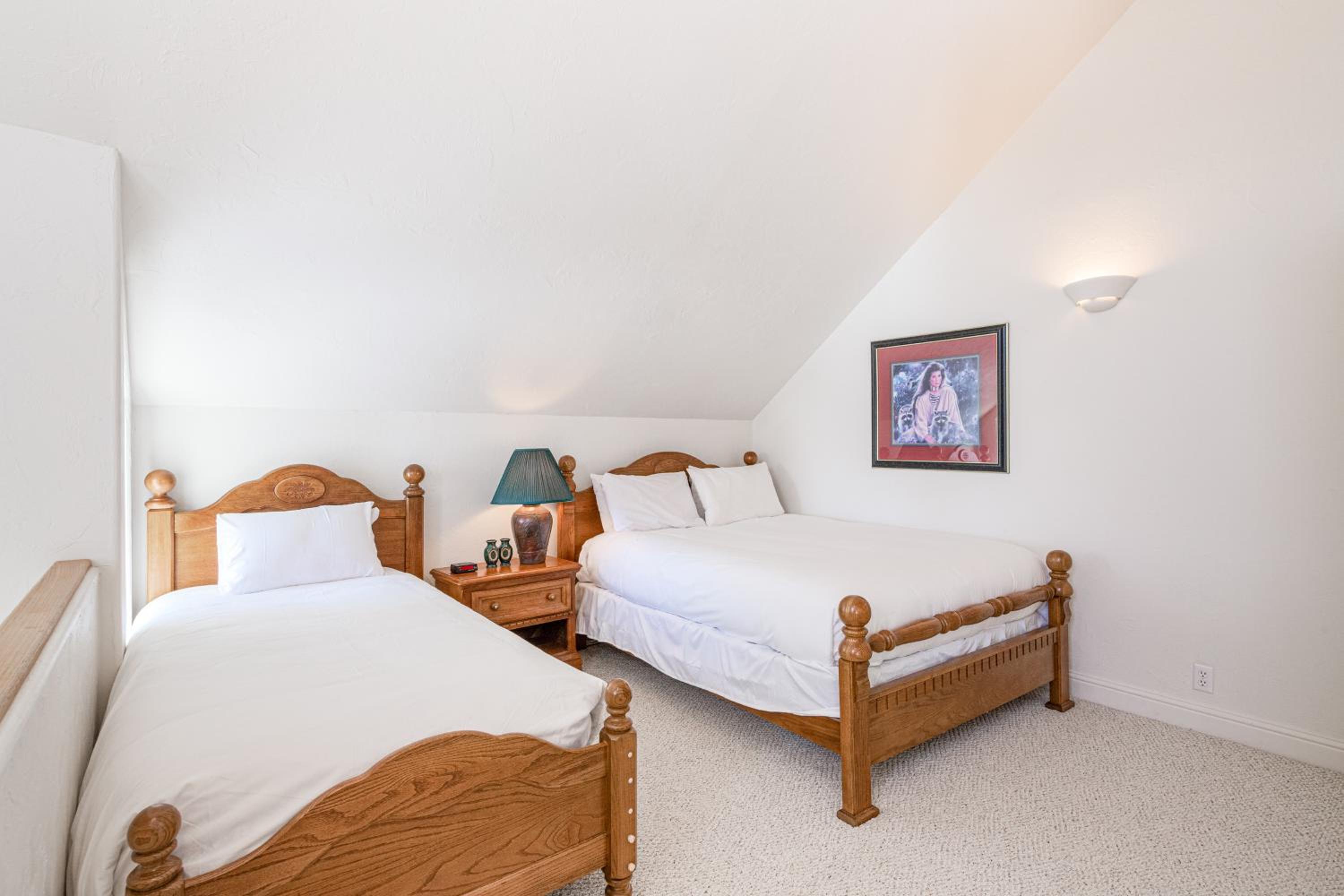 Year-Round Base with Balcony and Mtn Views in Driggs!