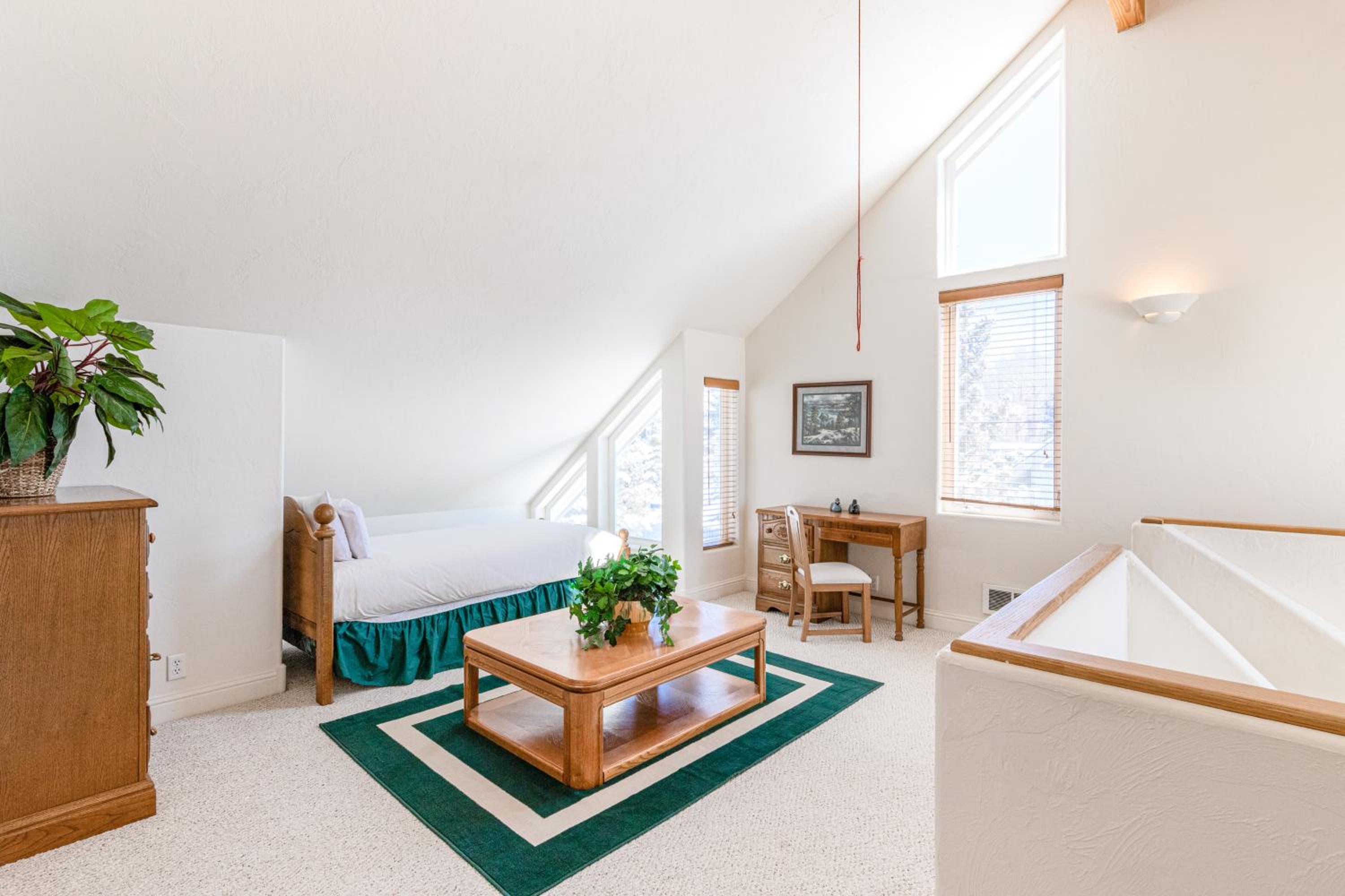 Year-Round Base with Balcony and Mtn Views in Driggs!