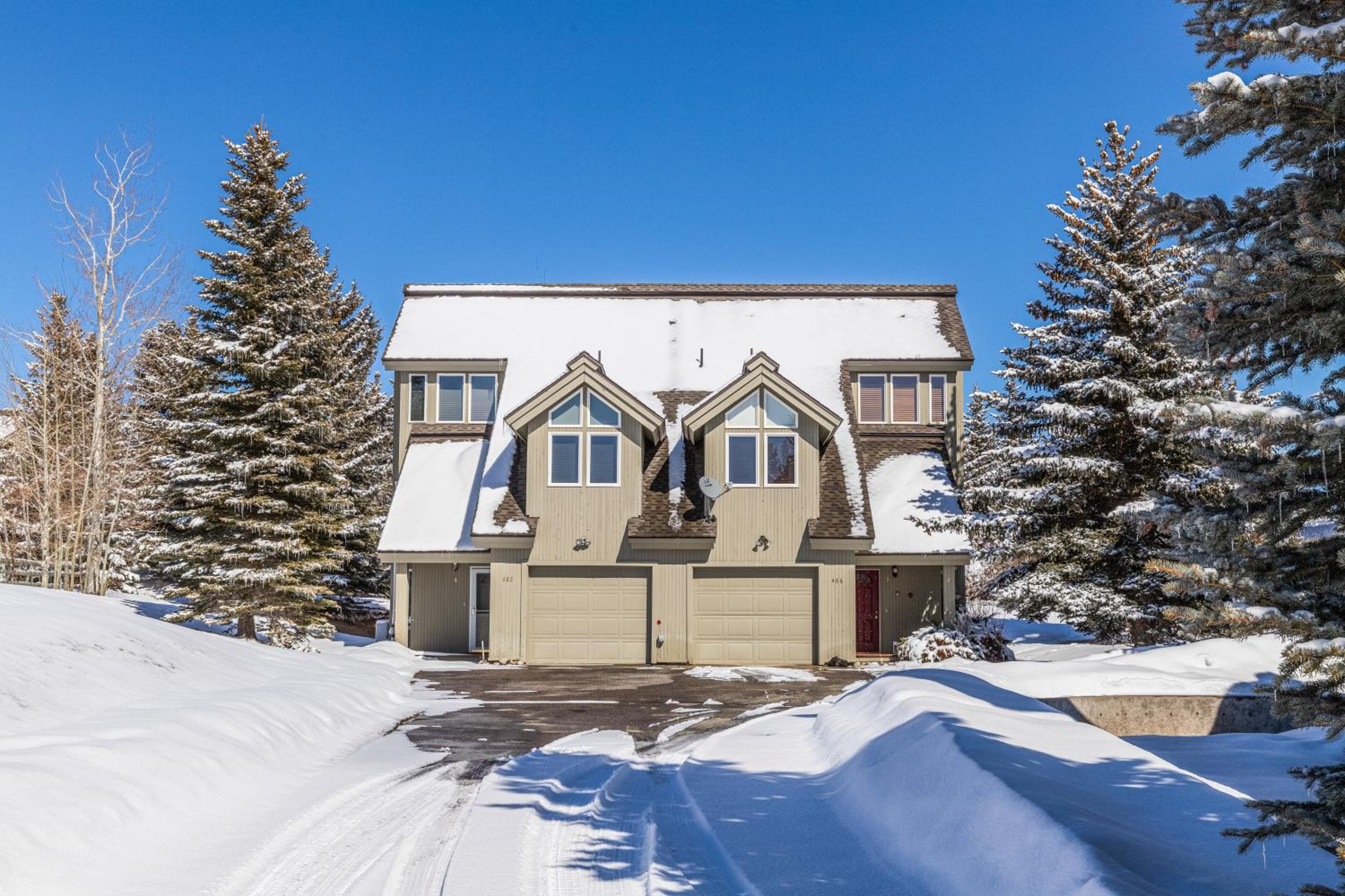 Year-Round Base with Balcony and Mtn Views in Driggs!