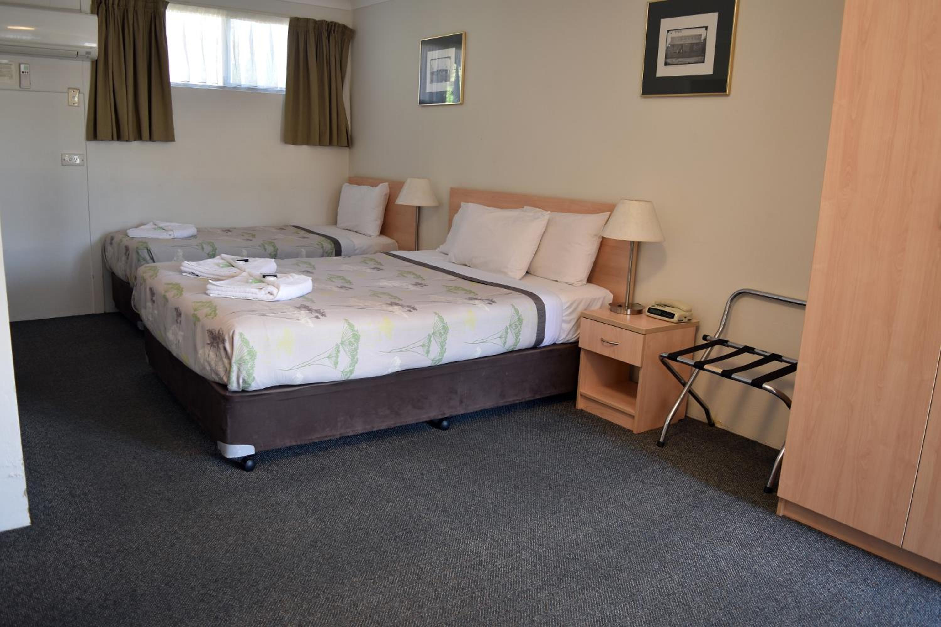 Ten Dollar Town Motel