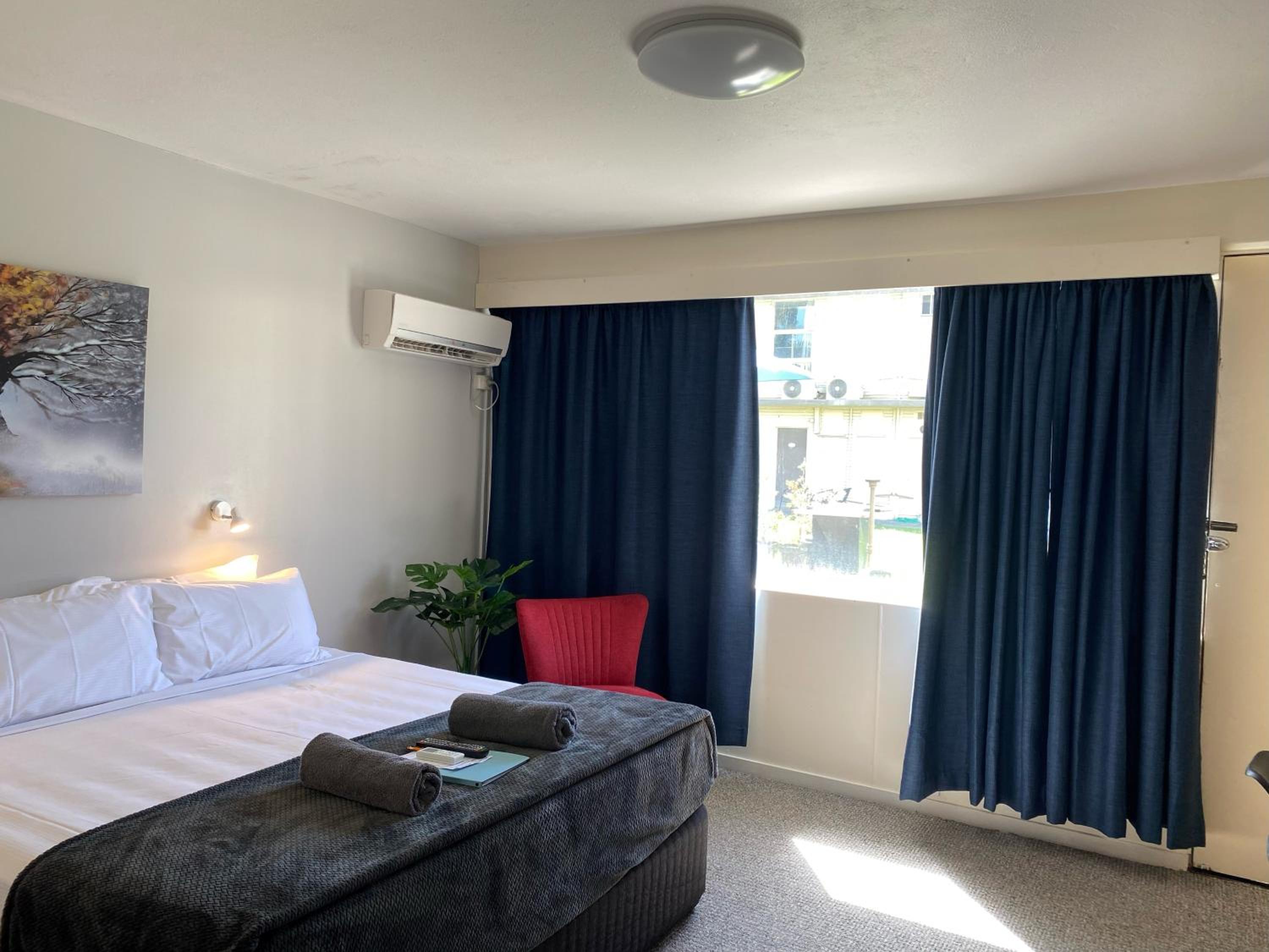 Mid City Motor Inn