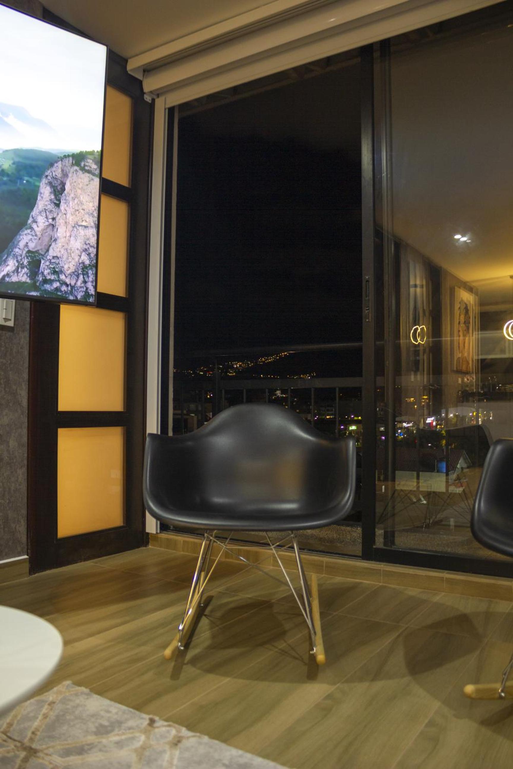 Cedritos smart stay - apartamentos con parking y wi-fi rapido en Bogota