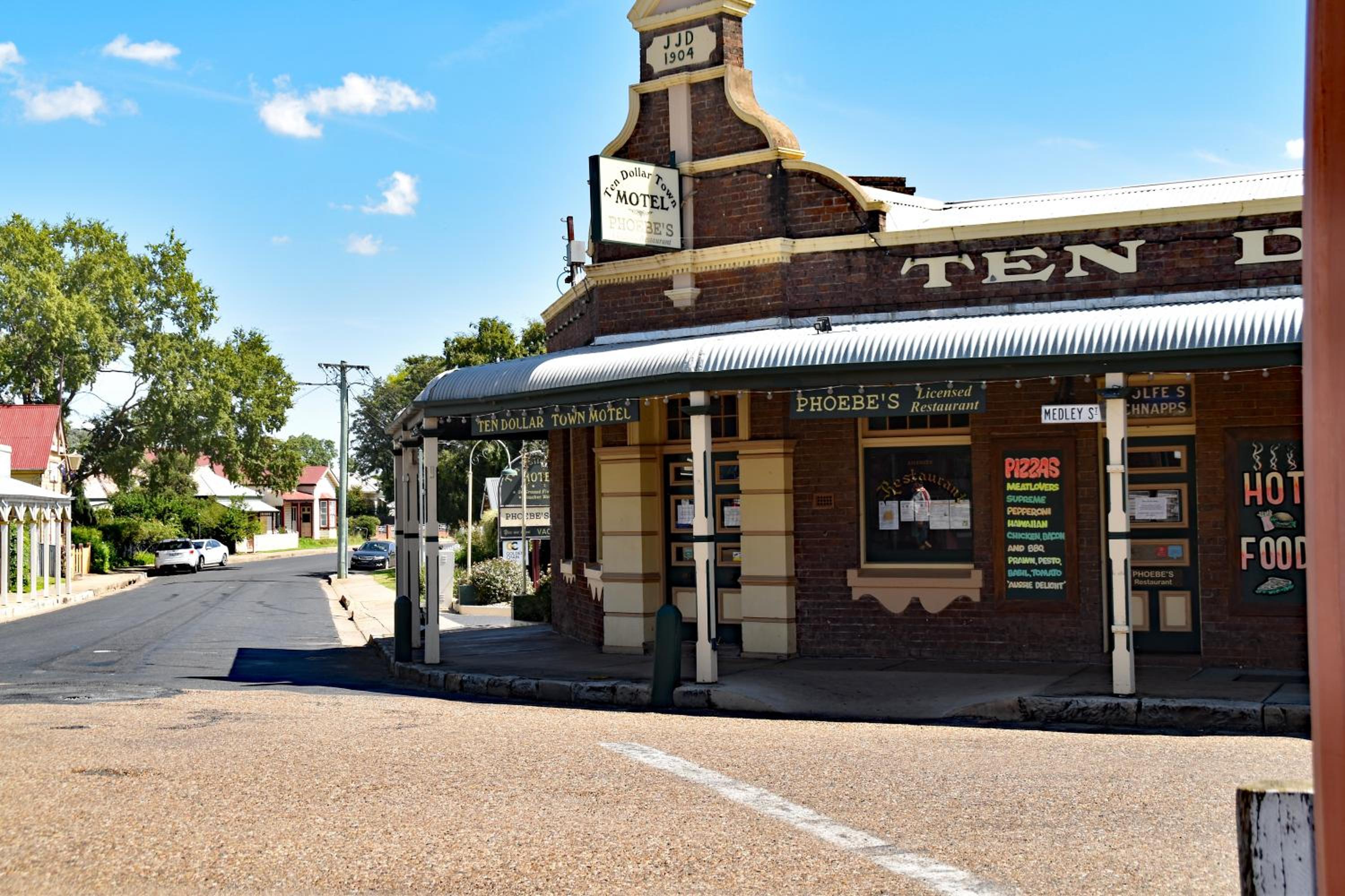 Ten Dollar Town Motel