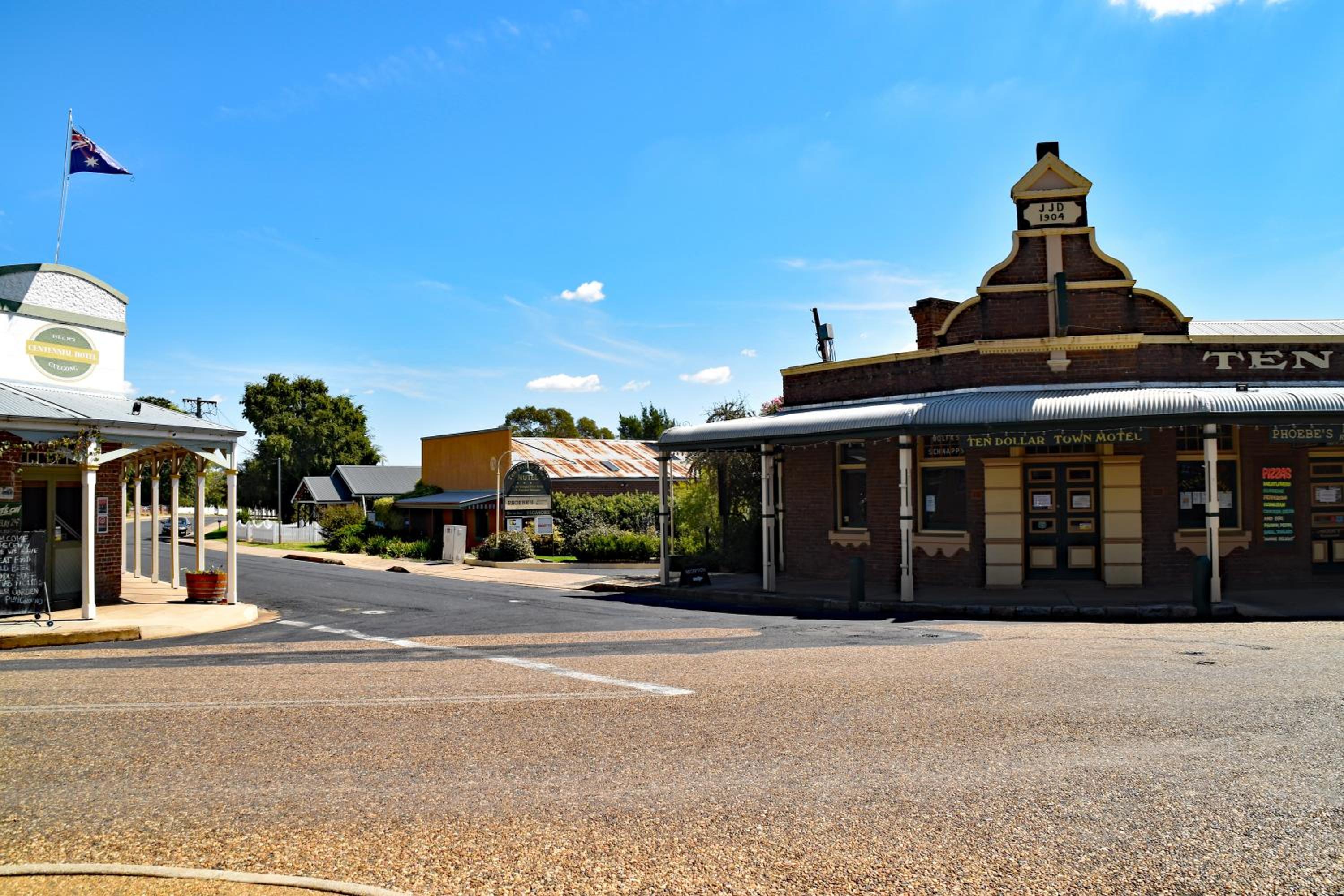 Ten Dollar Town Motel