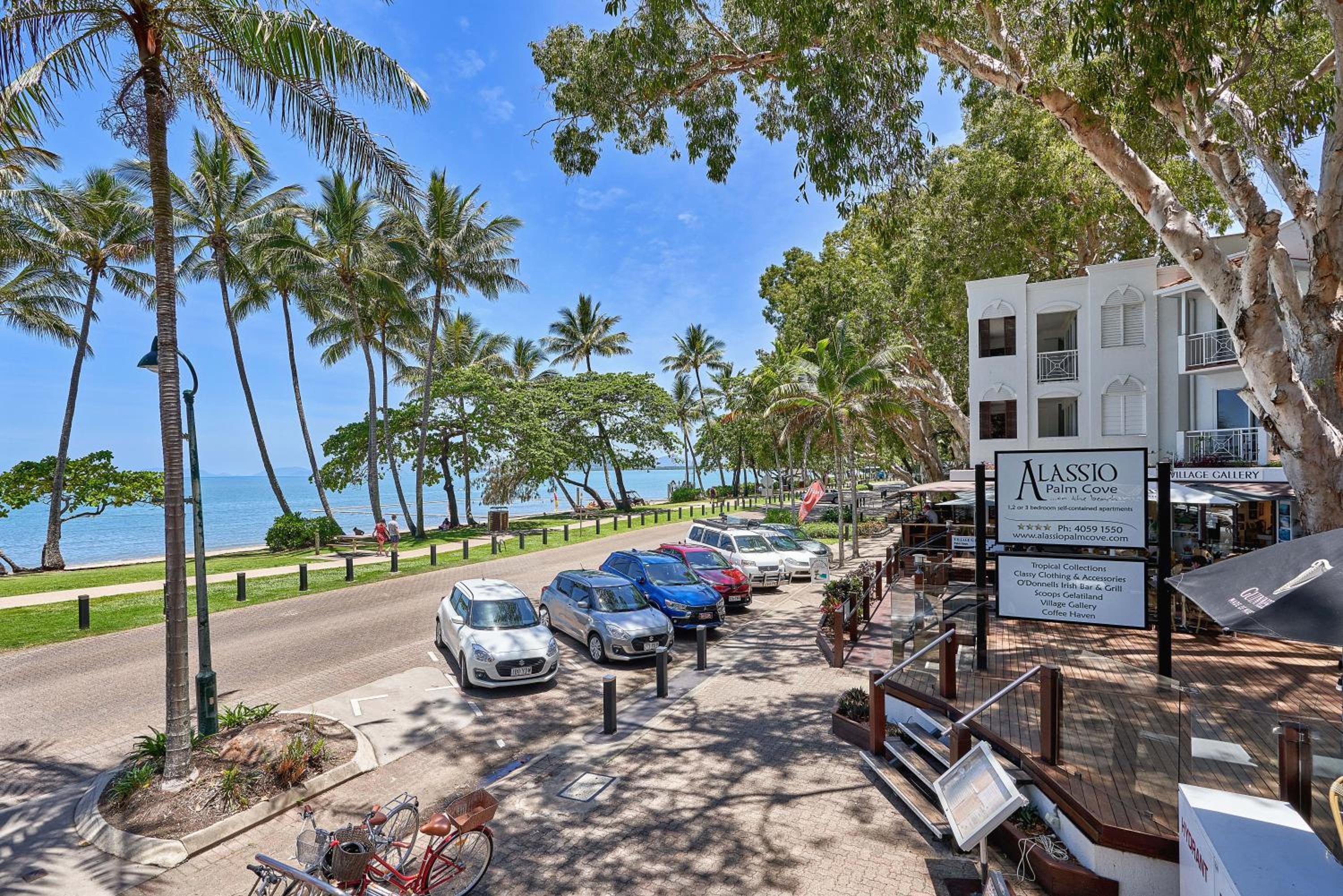 Alassio Beachfront Apartments Palm Cove