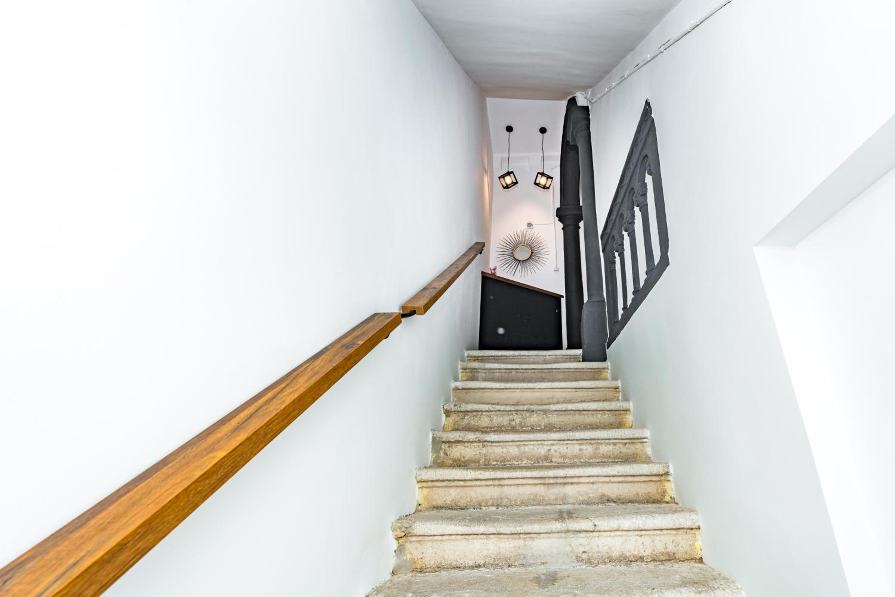Apartment 16 steps