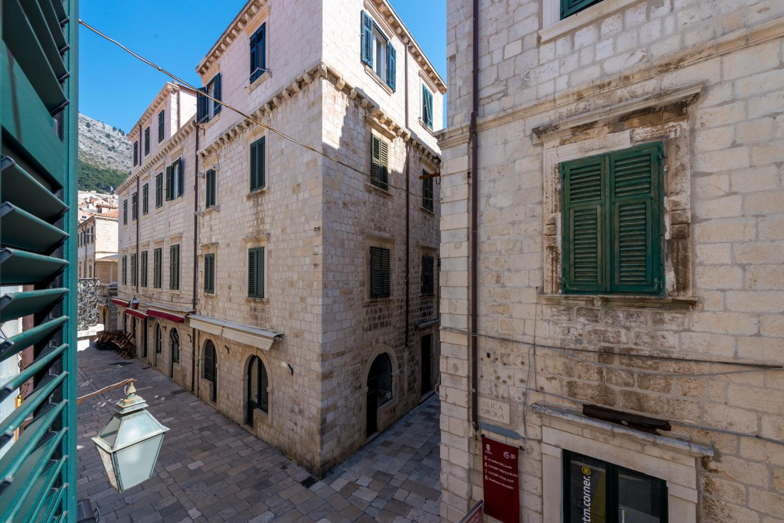 Hotel Apartment 16 steps - Image 1