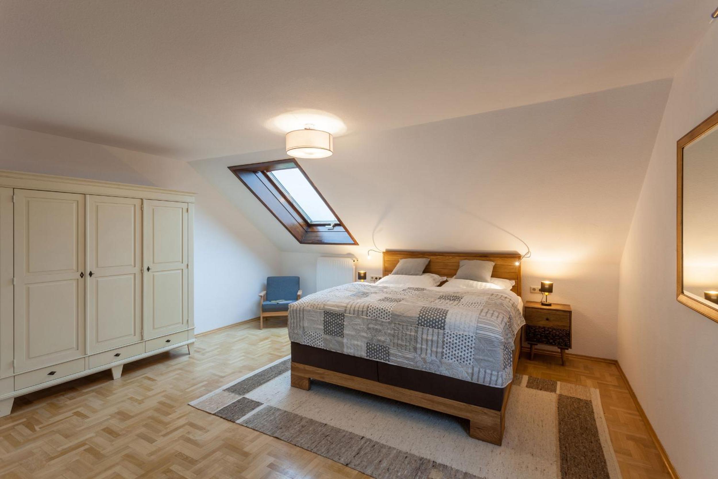 Top 98 qm Ferienwohnung im Allgäu, Balkon und Parkplatz view 2