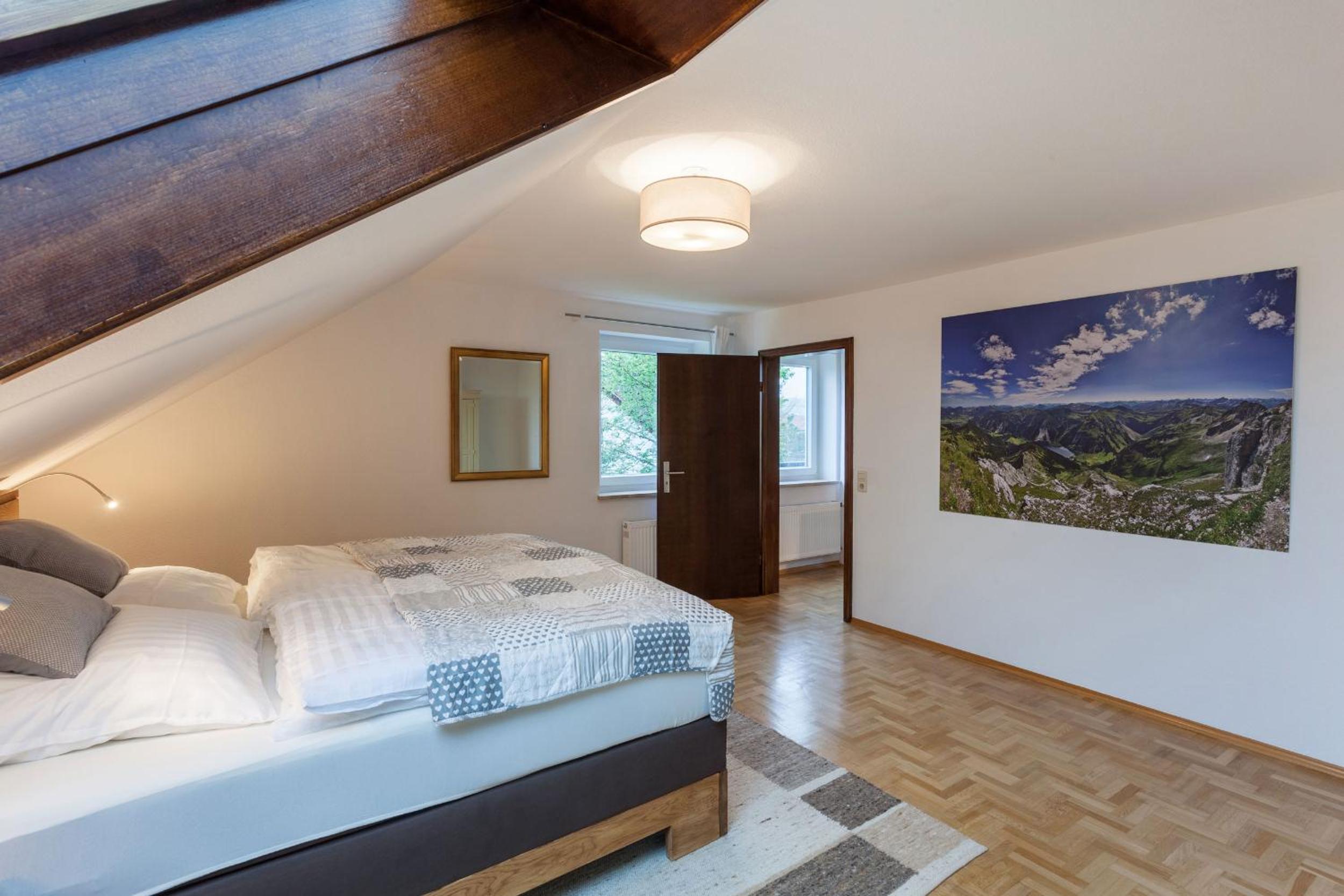 Top 98 qm Ferienwohnung im Allgäu, Balkon und Parkplatz view 4