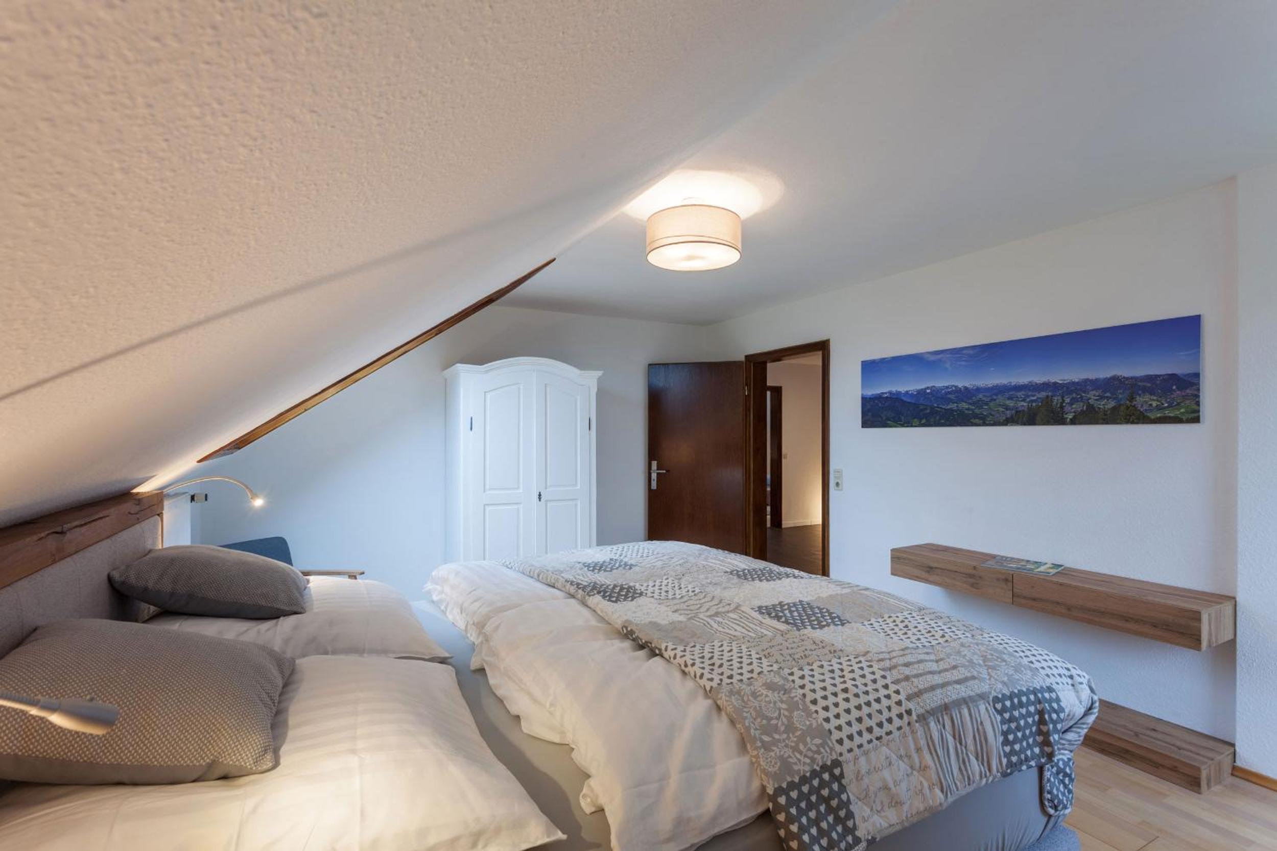 Top 98 qm Ferienwohnung im Allgäu, Balkon und Parkplatz view 3