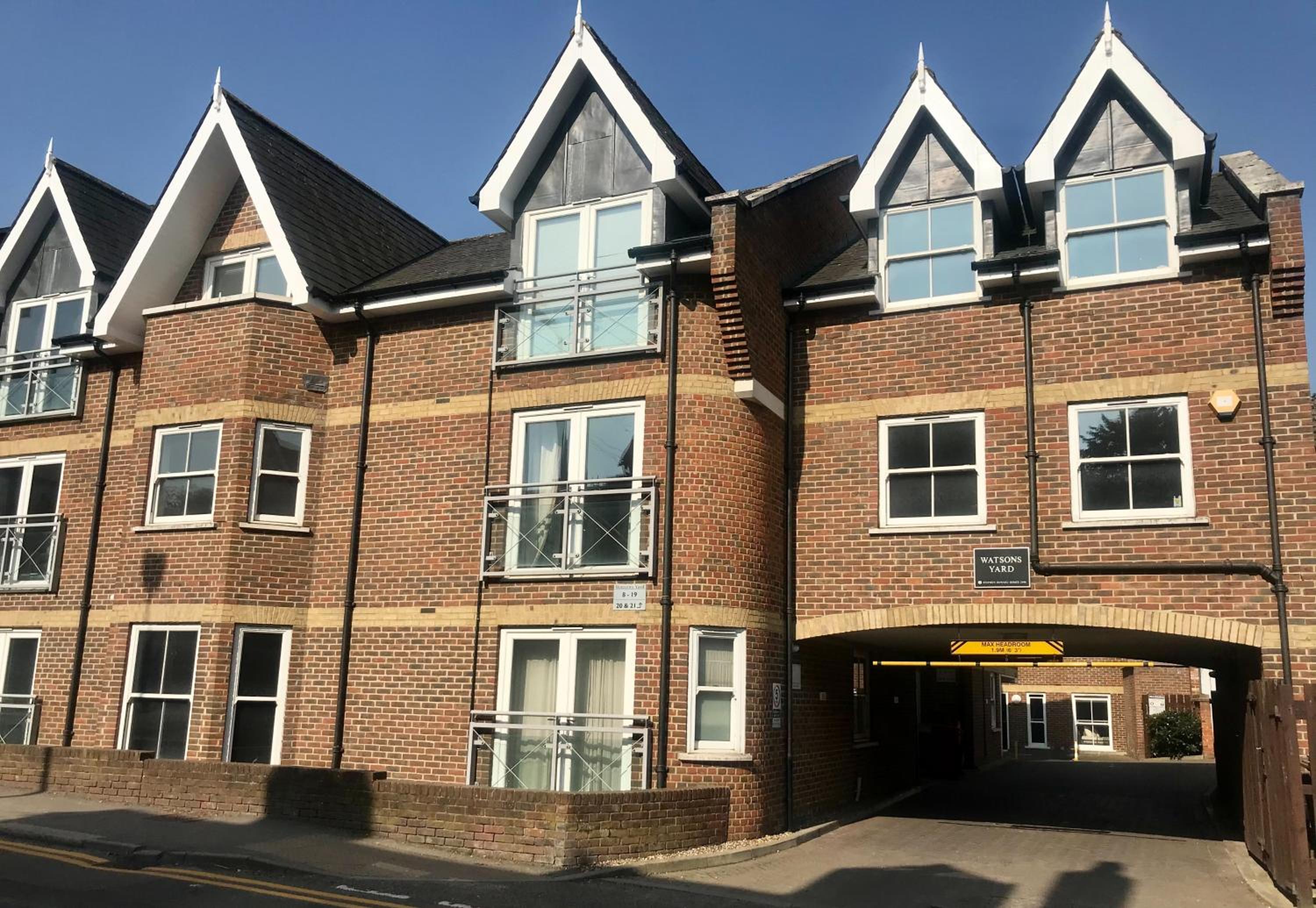 Bishops Stortford Vacations - Central 2 Bed, 2 Bathrooms, Ground Floor Apartment with Parking - Property Image 1