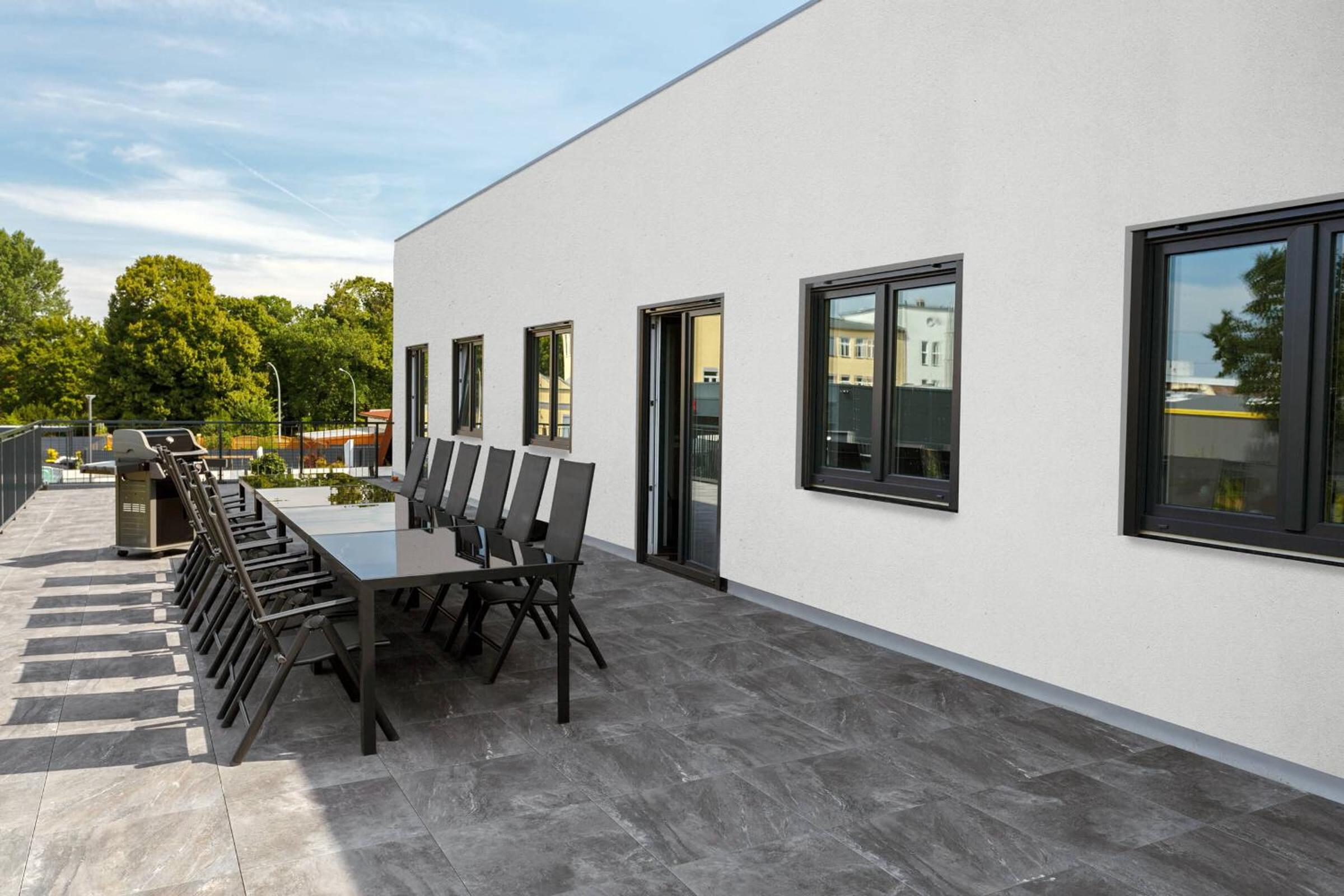 Monteurzimmer Berlin Pankow mit Dachterrasse - Nur 10 min. von der A10 - 3 Zimmer/ 7 Betten