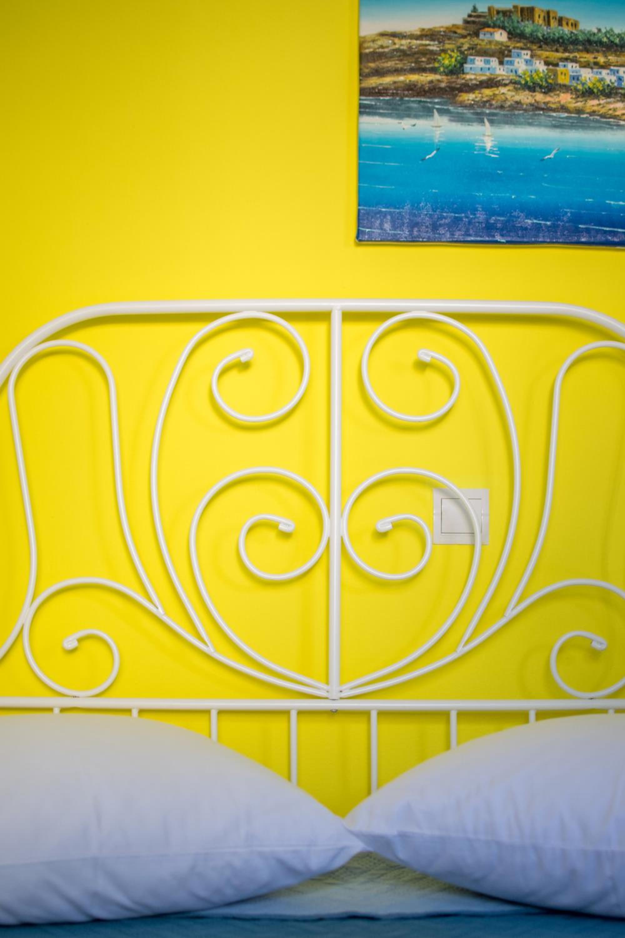 CHAMBRE JAUNE en Ialyssos — bedroom