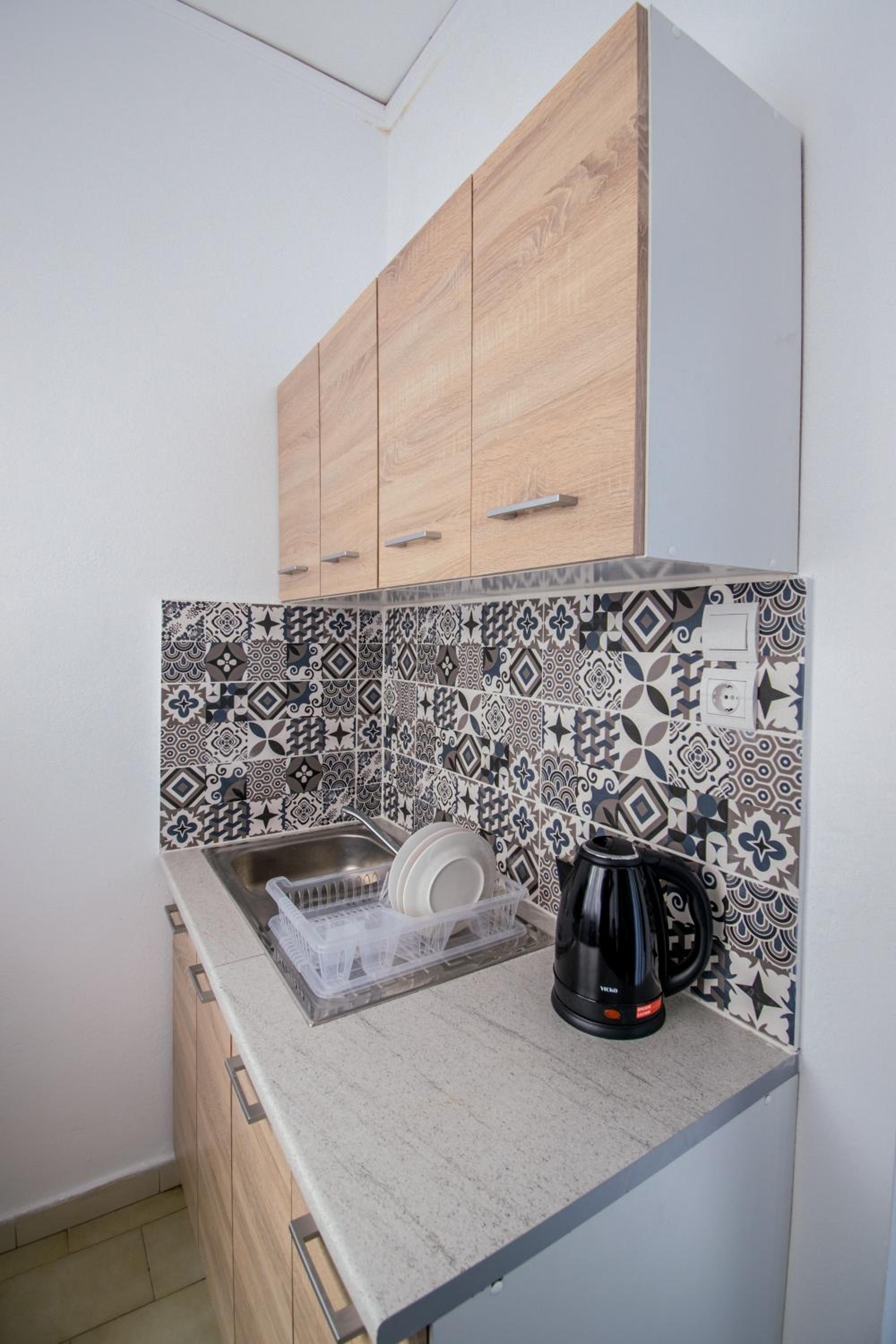 CHAMBRE JAUNE en Ialyssos — kitchen