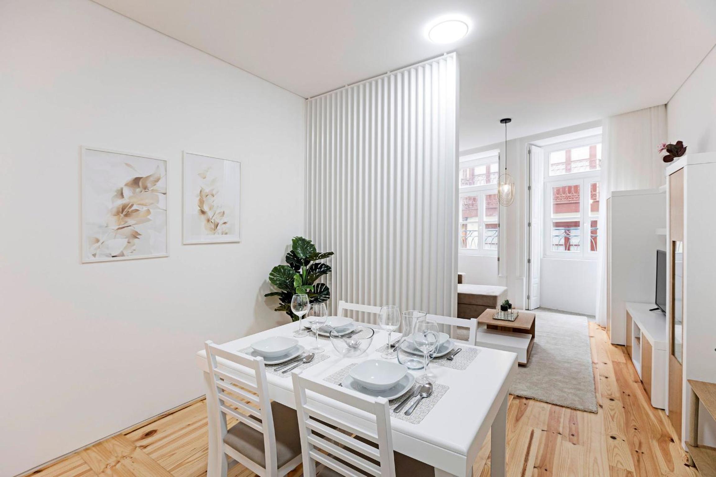 Lóios 1BR Flat Downtown by LovelyStay view 3