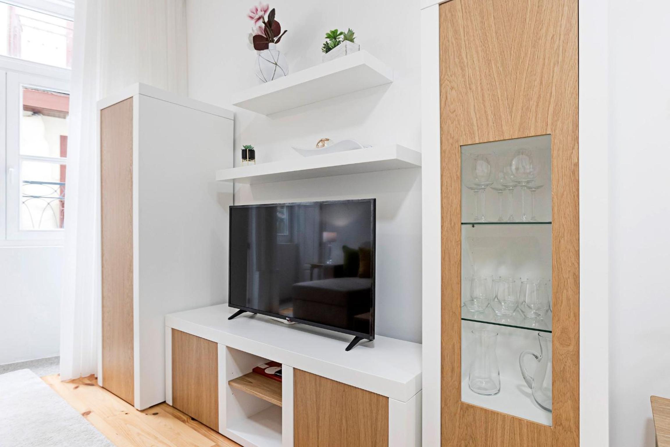 Lóios 1BR Flat Downtown by LovelyStay view 4