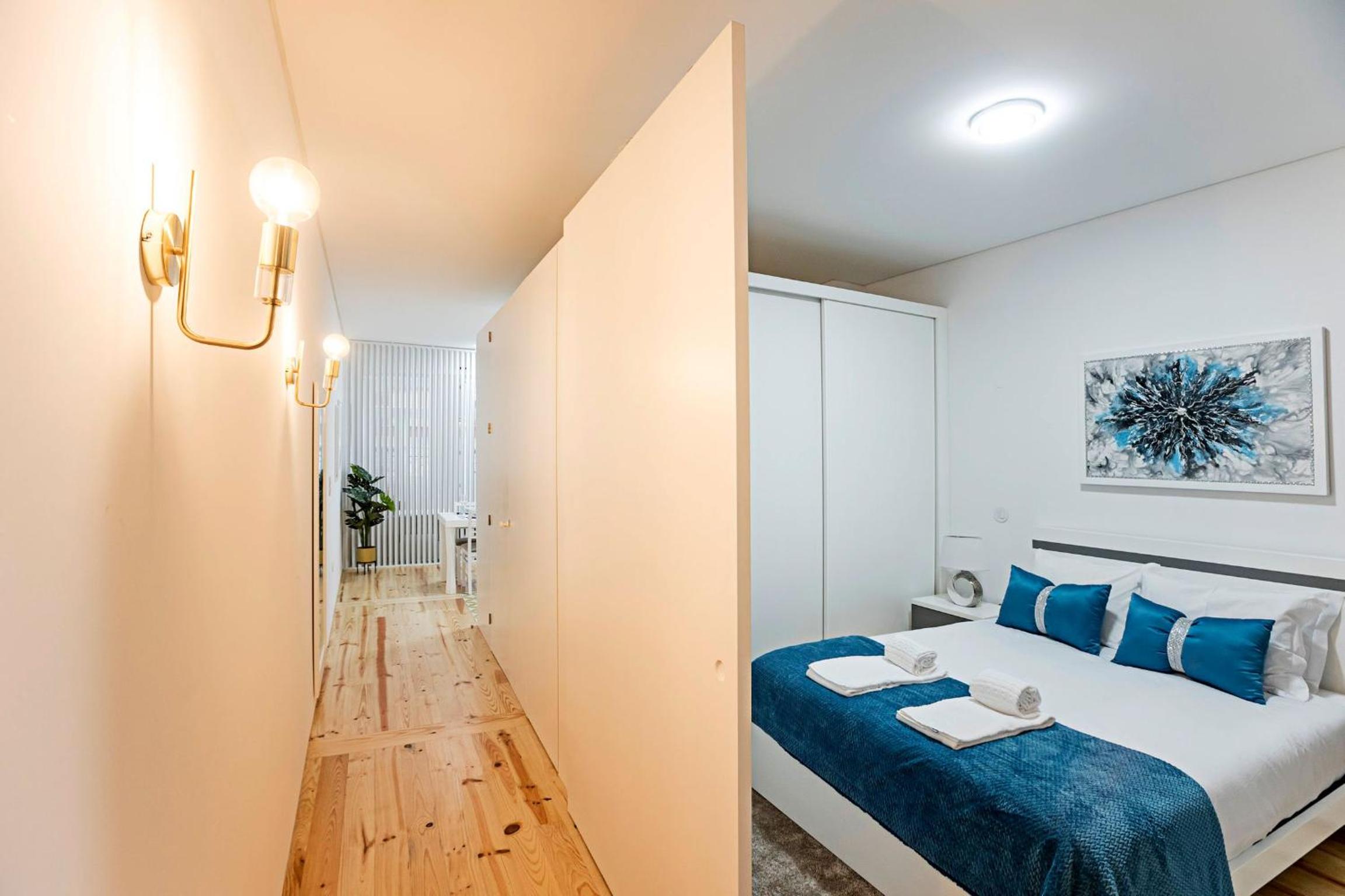 Lóios 1BR Flat Downtown by LovelyStay view 5